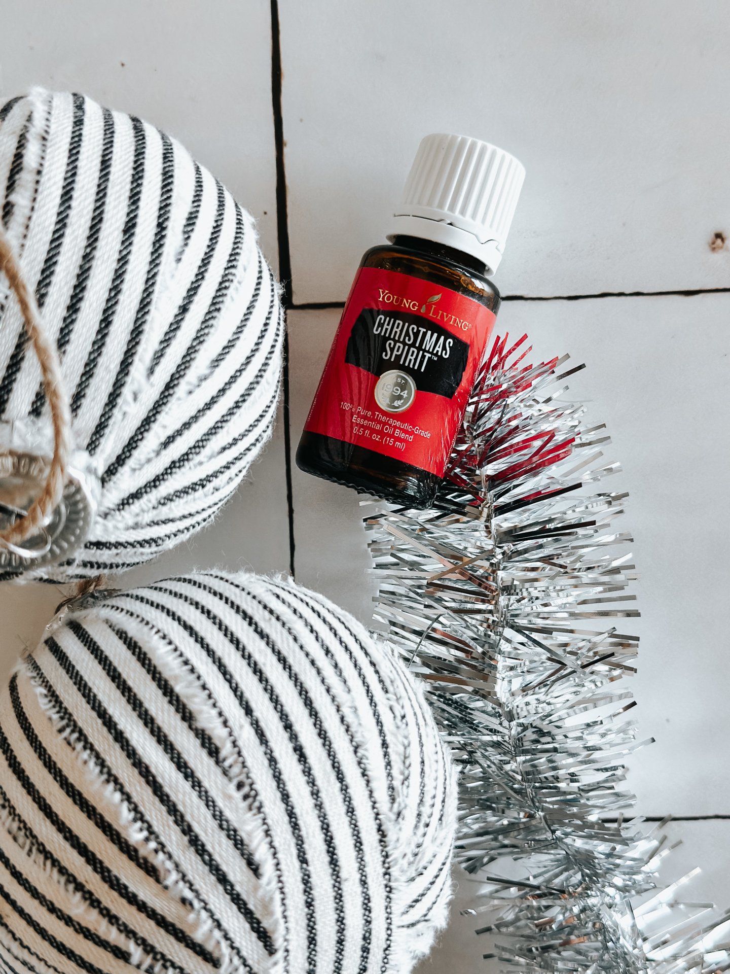 🎁 Christmas Spirit is now a permanent product!

This is the oil that helped so many of kick our old toxin-filled scented candle habit! 

🌲Cinnamon Bark - purifying, enhances the effects of other oils, and supports the immune system!
🌲Spruce - grou