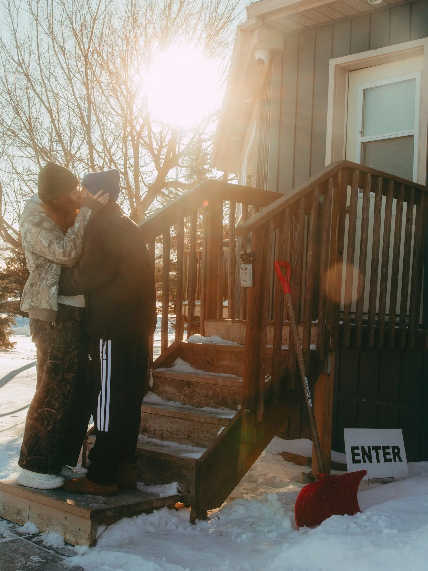 Took a much needed trip out of the country for our anniversary this past weekend 🇨🇦

The best way for us to escape reality for a bit is always by traveling to a new place. Niagara Falls was on both of our lists for awhile now. 

I have lots more co