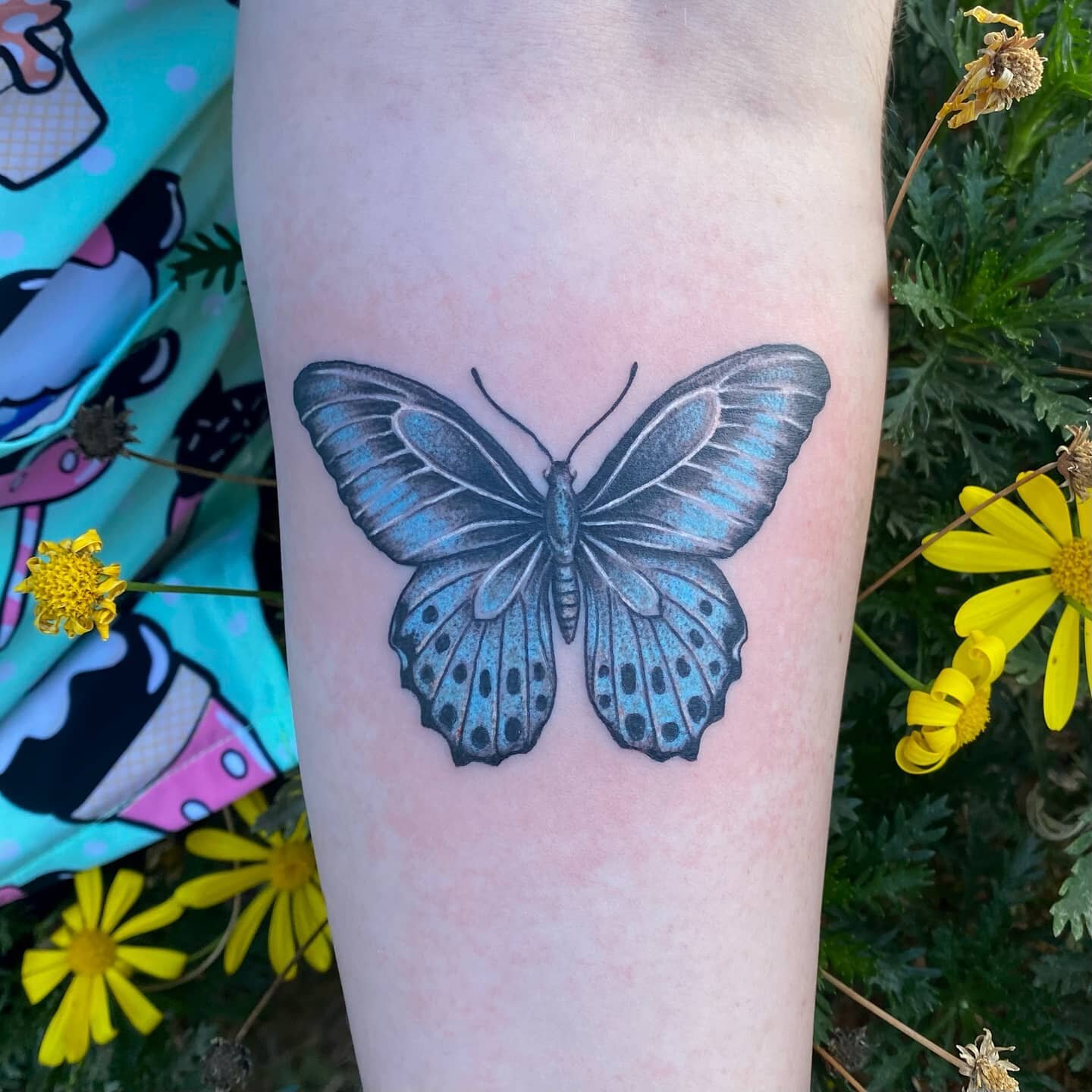 Introducing our new artist @nichole.revilla ! Go check out her Instagram page to see more of her work, and message her for info about booking! #tattoo #tattoos #tats #anthemsbodyarts #anthemsredding #anthems #reddingtattoos #redding #downtownredding 