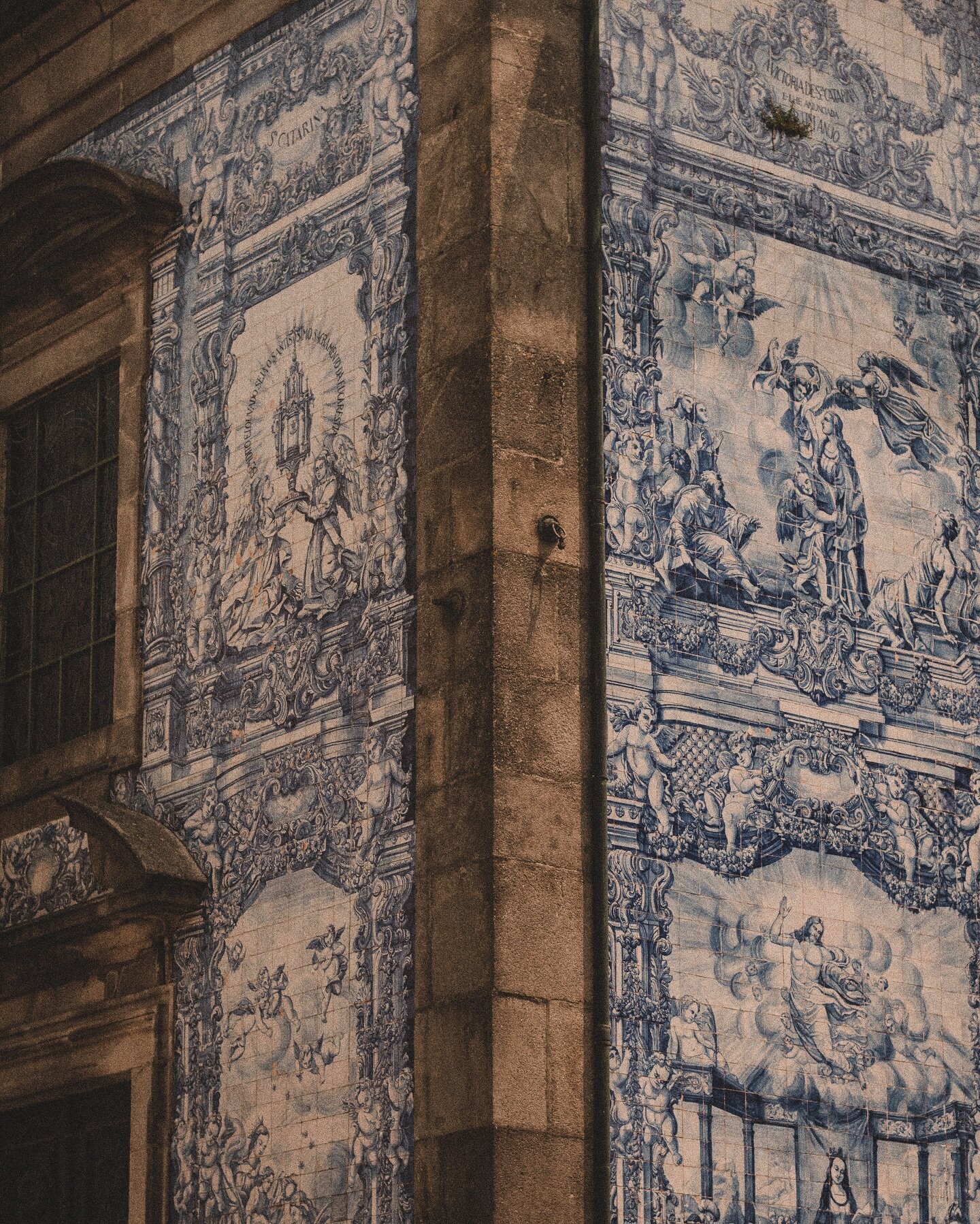 Details Matter 

Porto, Portugal 🇵🇹 

-

#porto #portoportugal #portoportugal🇵🇹 #oporto #oportoportugal #visitportugal #visitporto #visitportugal🇵🇹 #portugal #portugal🇵🇹 #portugal_em_fotos #portugallovers #portugaltravel #portugalguide #portu