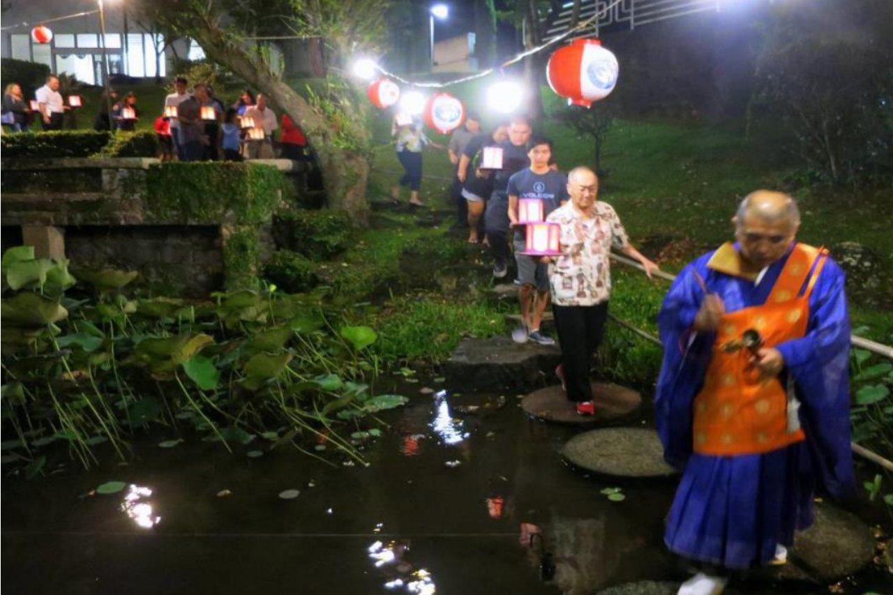 Shin_Bon_09_Congregation_&_Minister_Marches_Towards_Pond-03.png