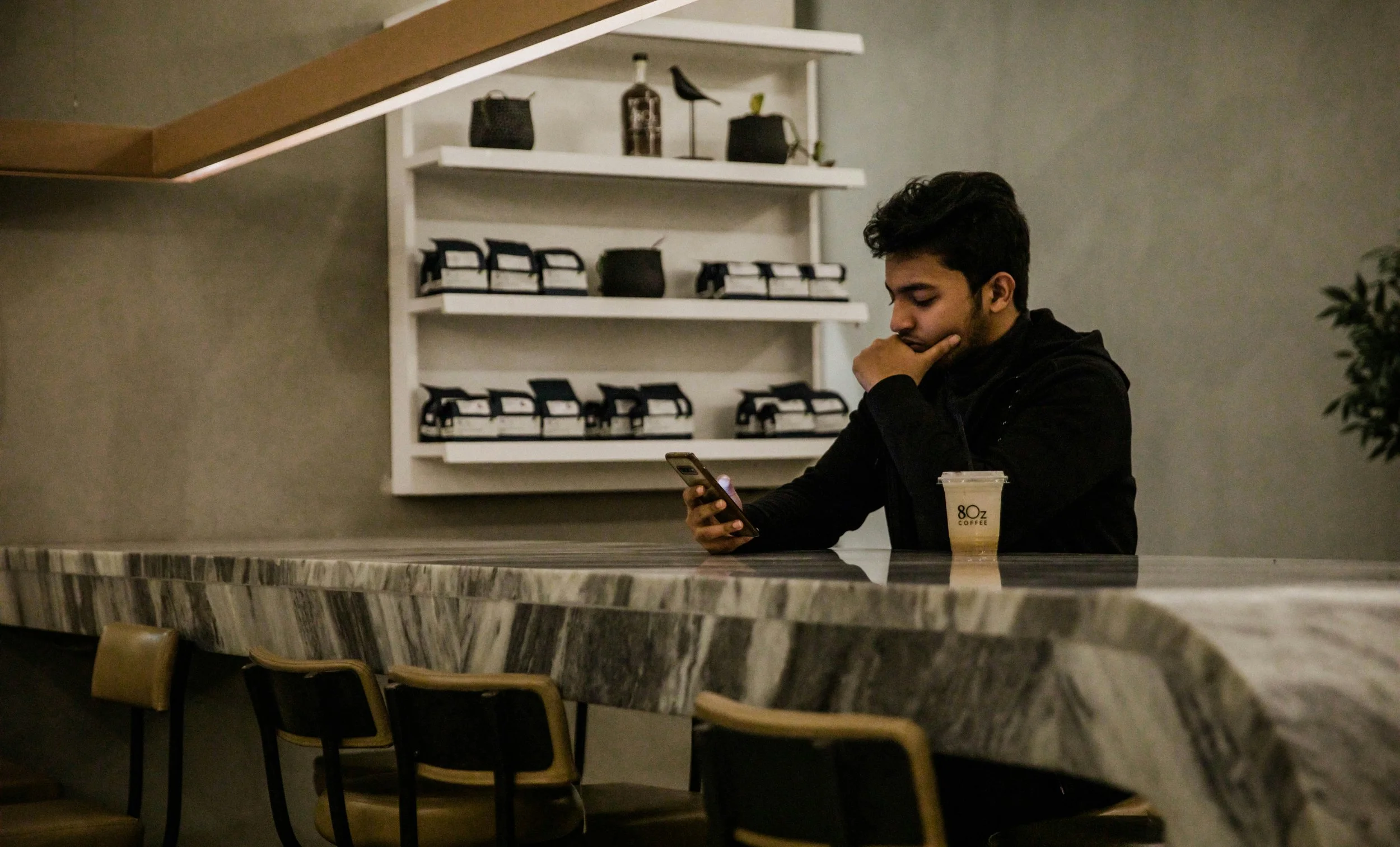 Why Do I Compare Myself to Others? How Social Media Makes You Feel Behind