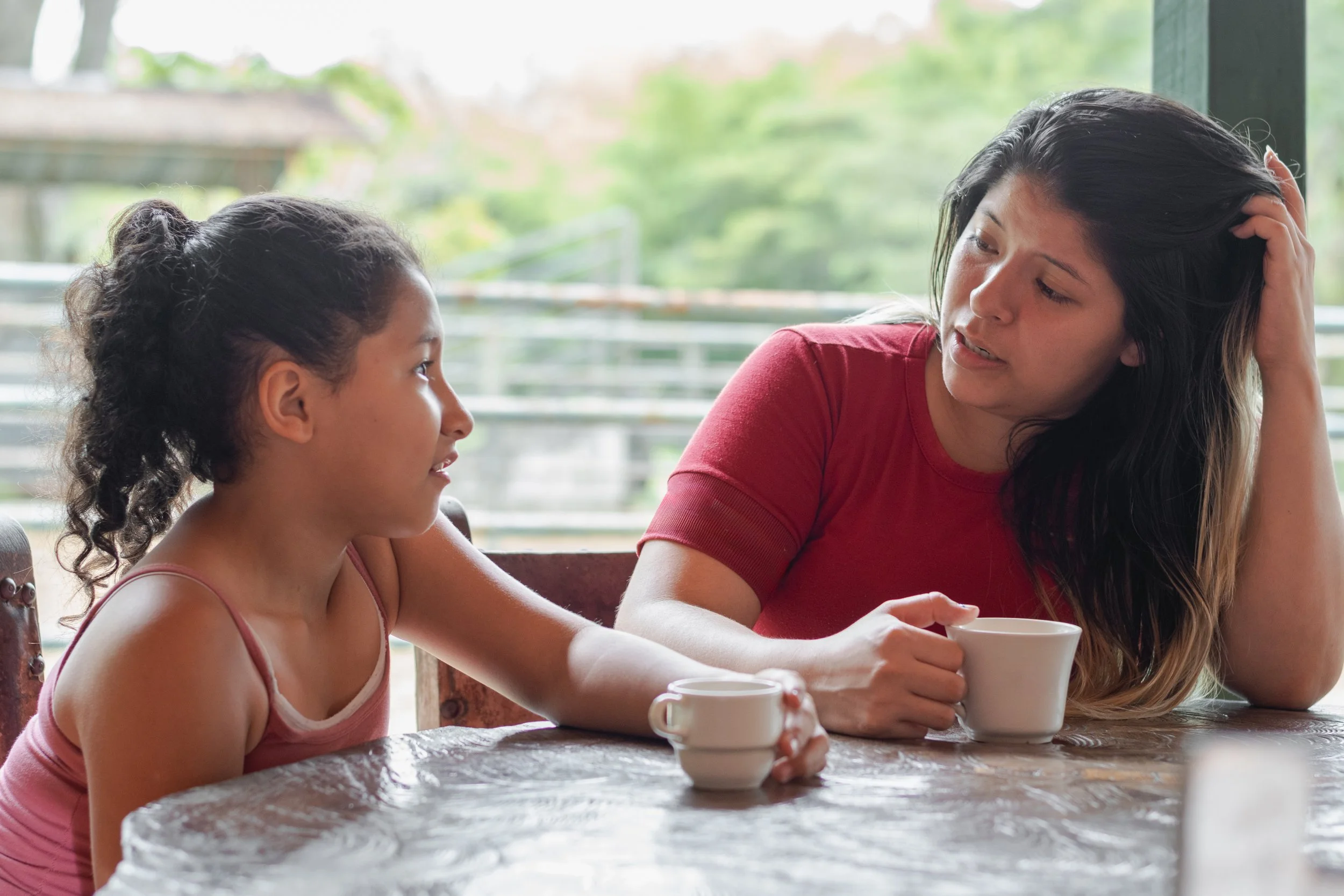 Hablemos: ¿Cómo nos cambia la vida familiar al llegar a este país?
