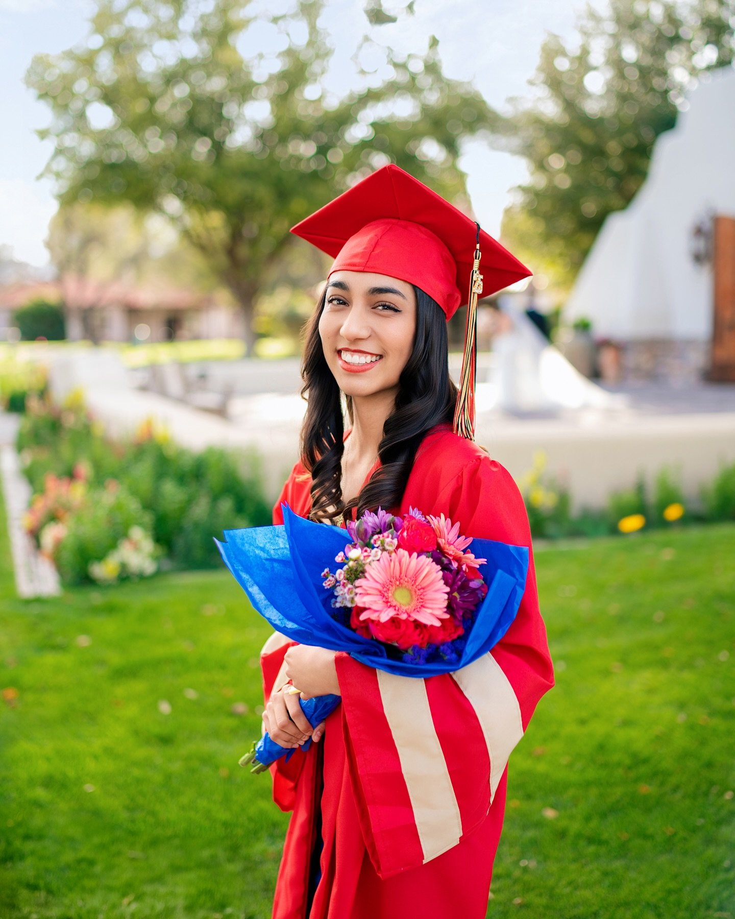 Melanie’s grad session in Tubac was nothing short of beautiful! ππΈ From the vibrant red gown to the bold blue dress, every detail came together perfectly in this charming setting. So proud to capture this moment in such a special placeπΈ
#Gr
