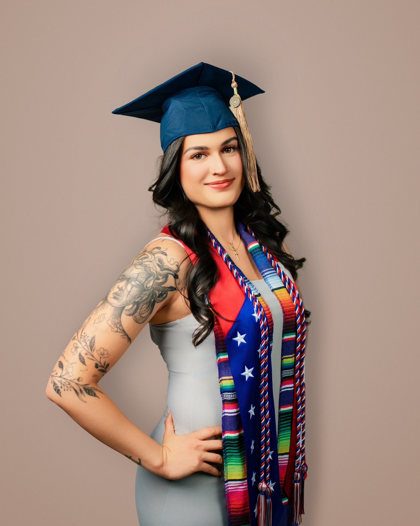 Wrapped up an awesome studio graduation session with Lisa! ππΈ It was so cool switching things up and trying out a clean, backdrop look for this set—she absolutely owned every frame with confidence and style. Studio sessions hit different! Wou