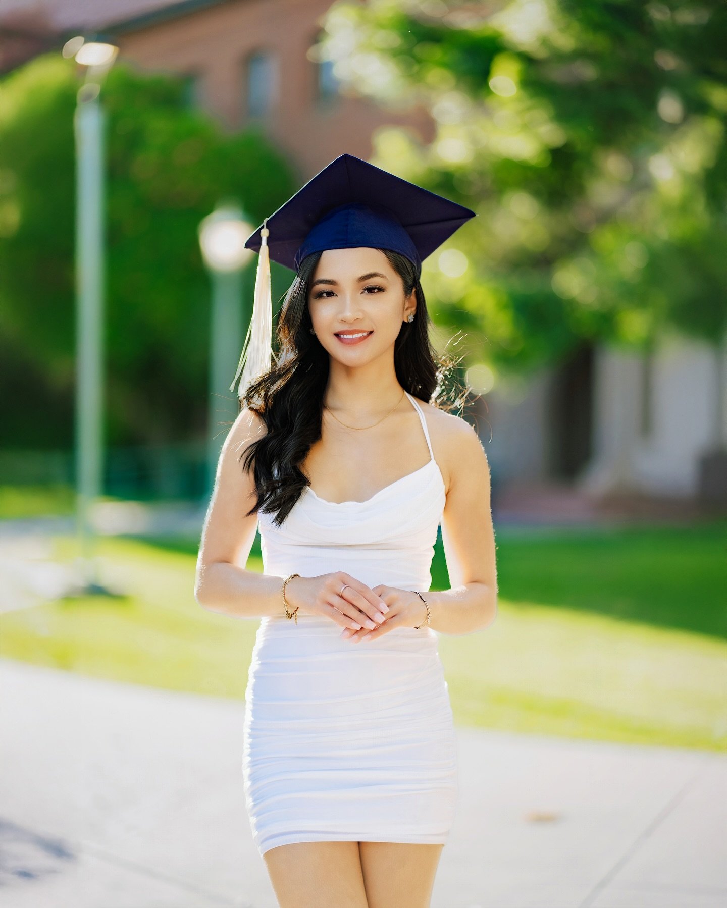 Here’s the second set of photos from Jessica’s grad session at the University of Arizona! ππ΅ Each image reflects the dedication and hard work that got her to this big achievement. One more set to go—what do you think of this colle