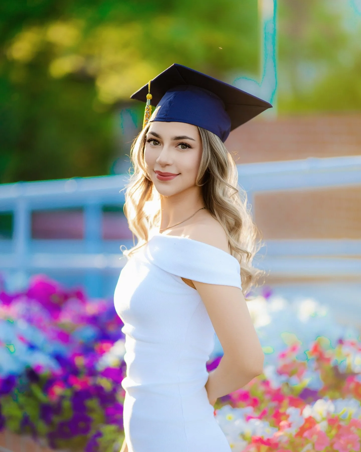 Sharing a few more favorites from Nicole’s session at U of A. Simple, clean, and timeless—these moments felt effortless from start to finish. Grateful to have finally documented this milestone the way it deserved π
#UofAGrad #classof202