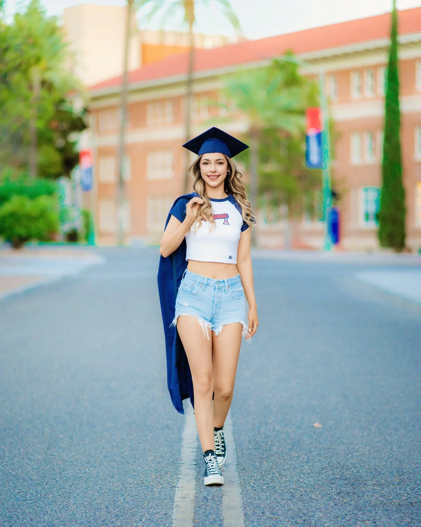 Last set from Nicole’s session and honestly, it might be my favorite. Something about this look just feels easy and true to her. Simple, fun, and a perfect way to close out her time at U of Aπ΅
#ClassOf2025 #GraduationPhotos #GradSessionAZ #Uo