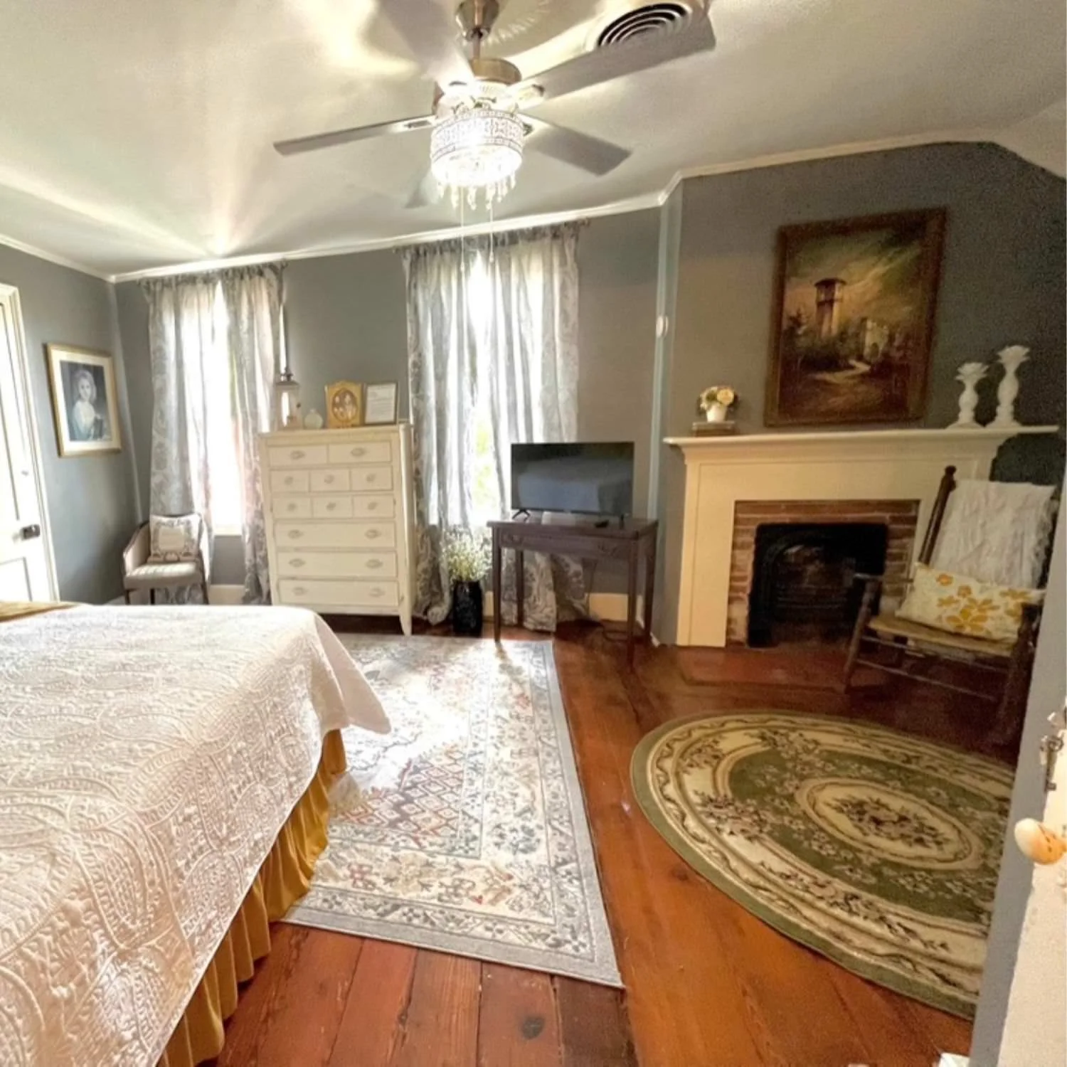 3opt-Laura Suite Bed and Breakfast Natchez MS.jpg