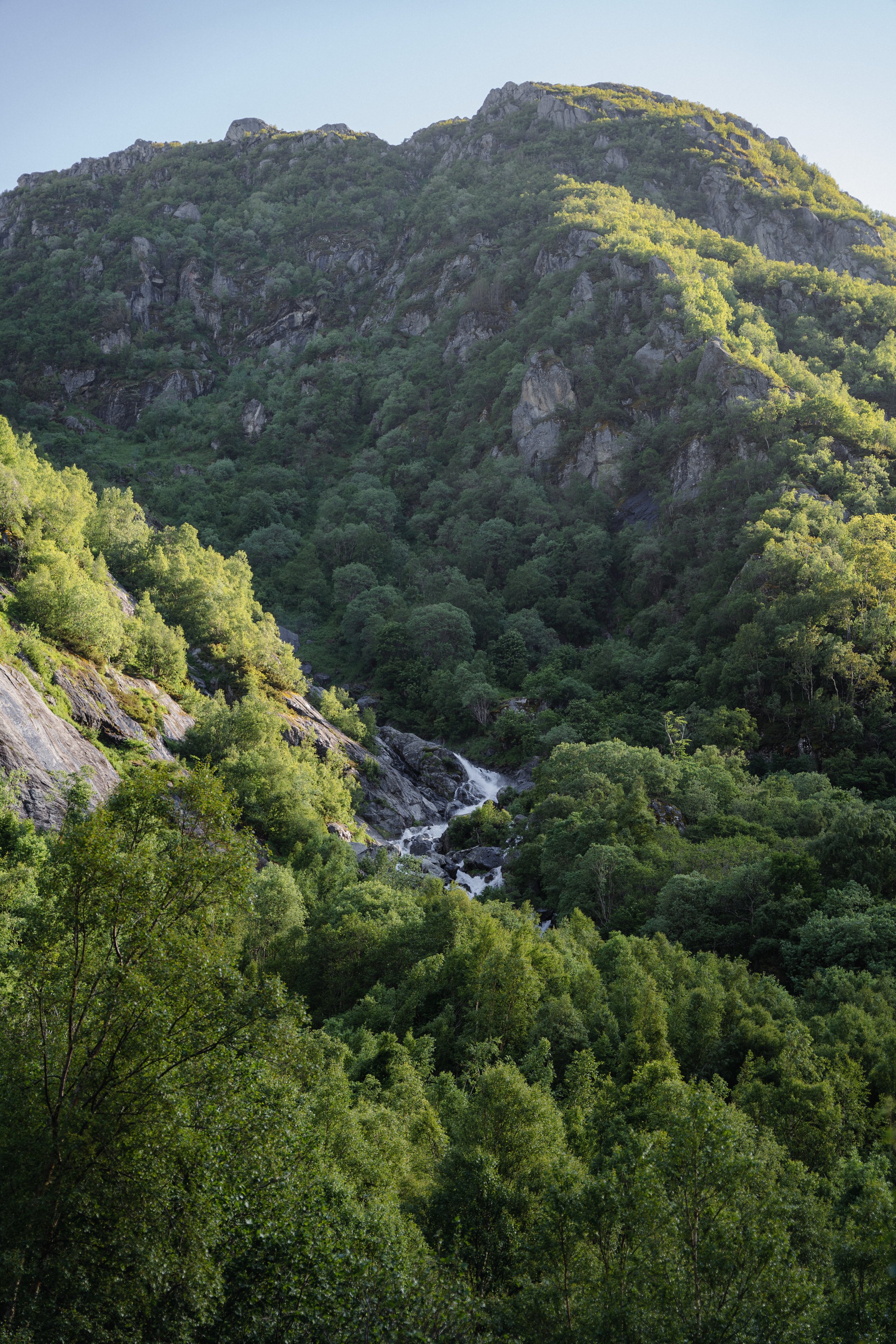 River cutting through the mountains