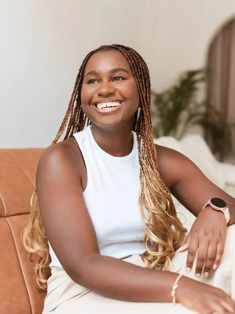 professional portrait shot of Elisabeth Barnes, Squarespace website designer and copywriter
