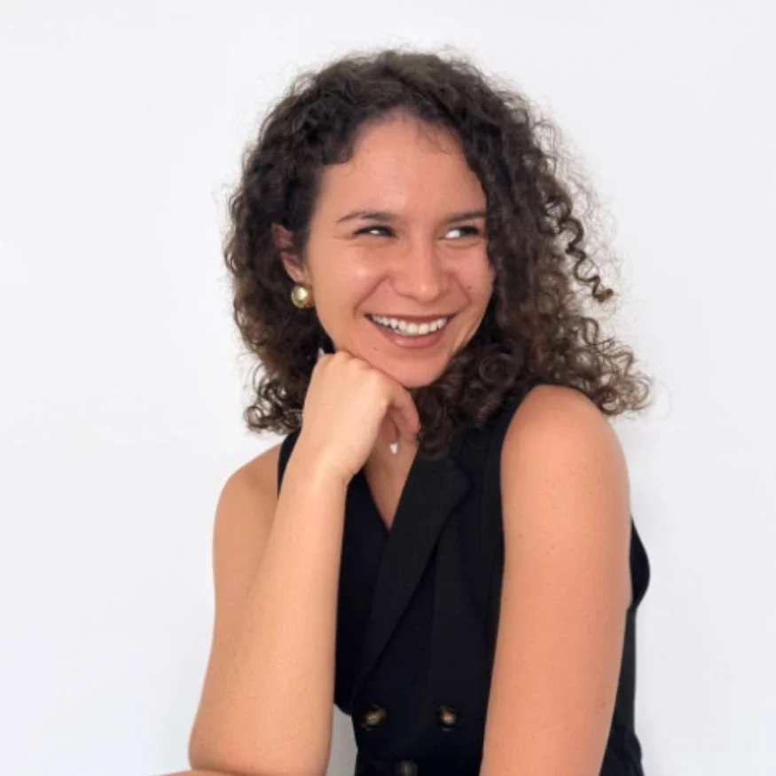 Leyla, Sarah's client smiling with a professional pose dressed in black