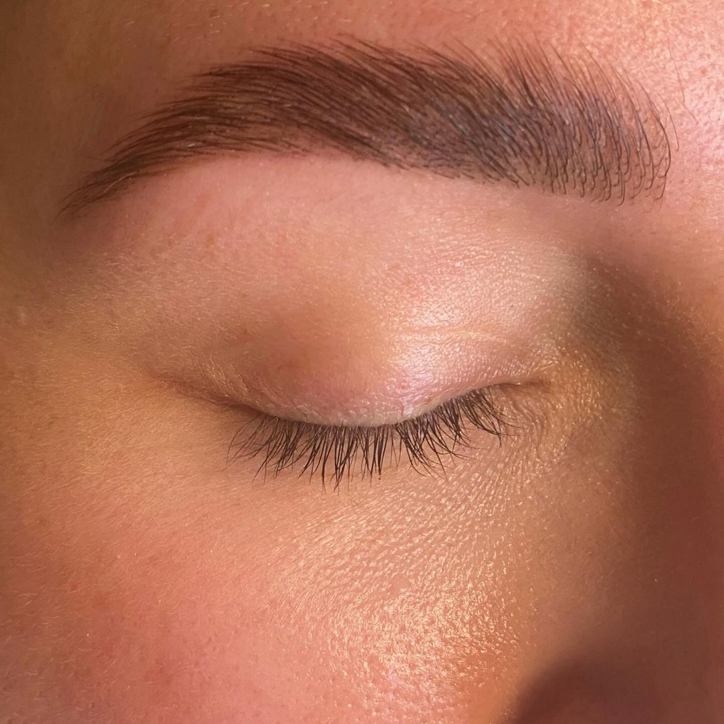 Swipe for before ➡️
Here we have our signature lamination BEFORE brow butter (the last step to rehydrate the brows &amp; skin). This is what our client can look forward to working with from day two!

So many people think brow lamination will leave yo