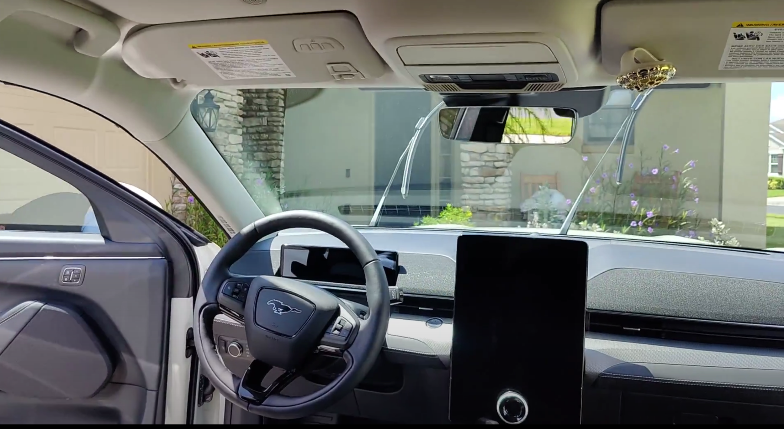 Mach-E Interior dash3.png