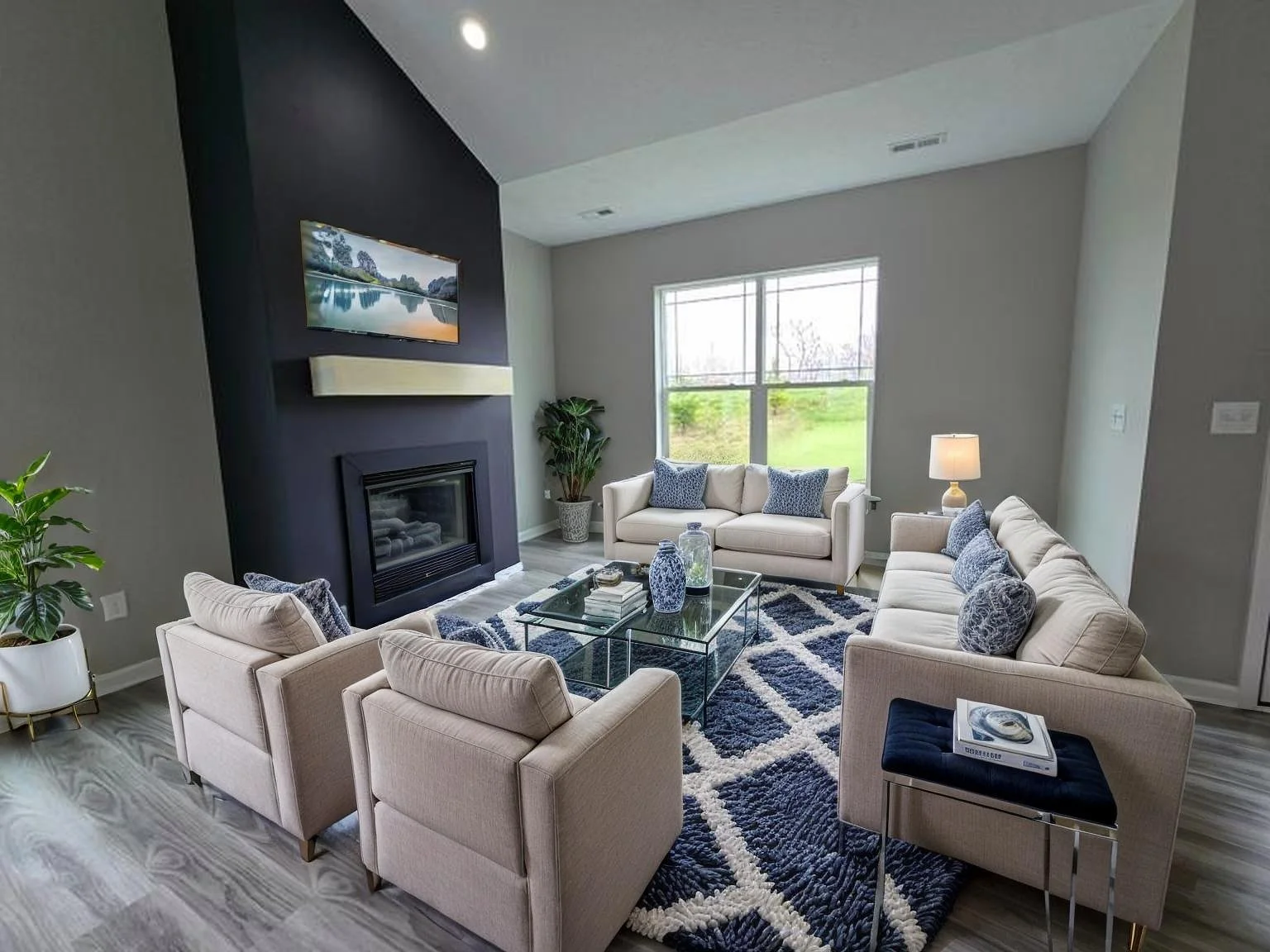 5013 Living Room.jpg