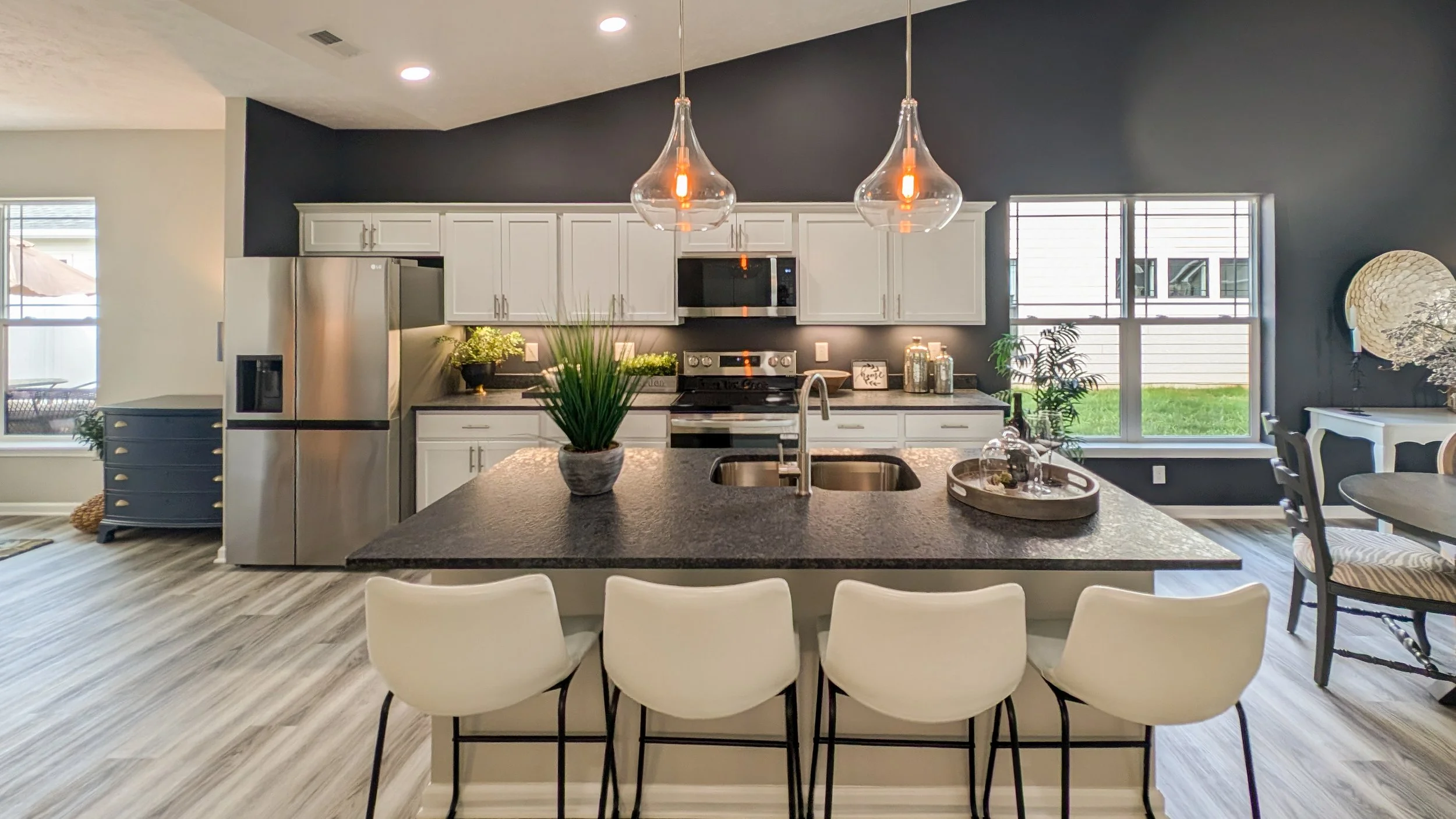 5005 Kitchen.jpg