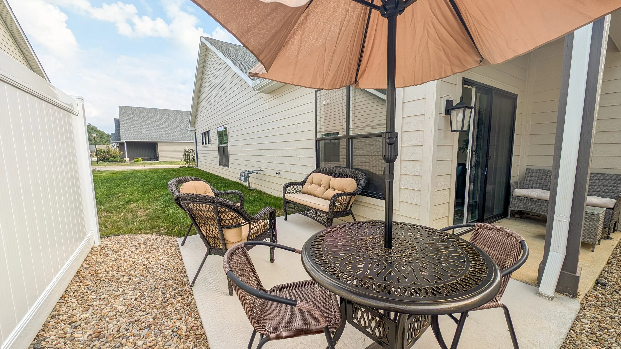 5005 Patio 1.jpg