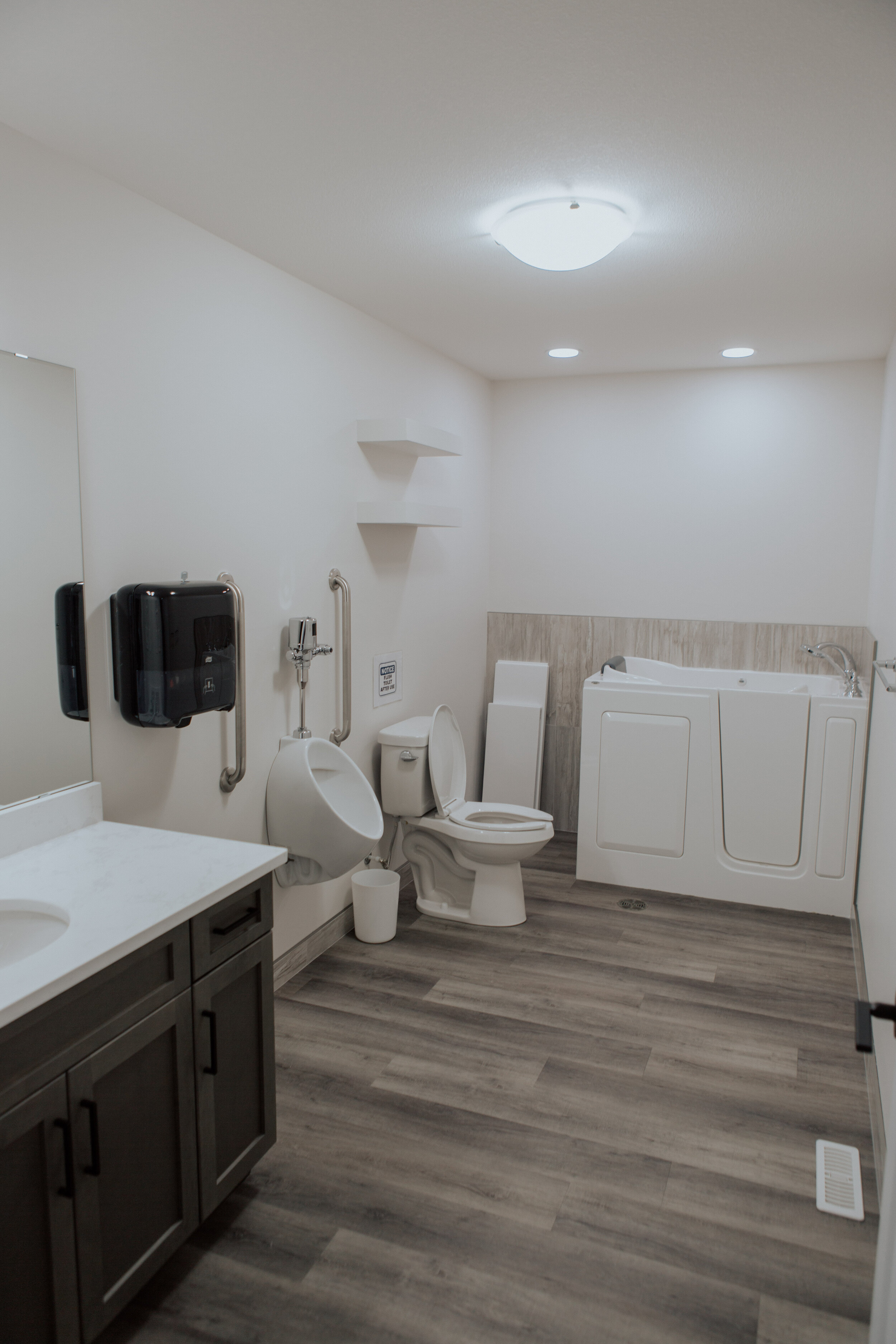 carehome2-bath2.jpg