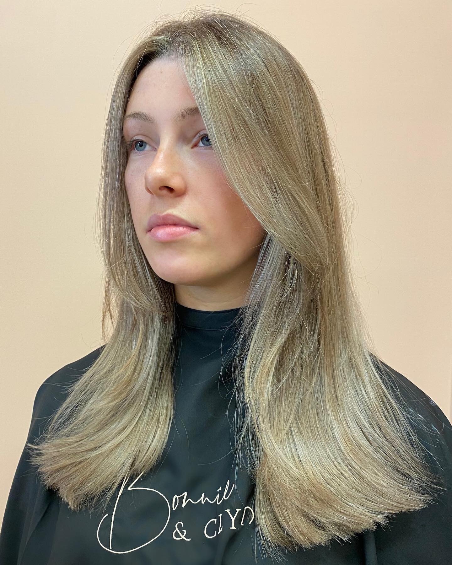 There is nothing more disappointing than forgetting to take a BEFORE photo on a massive colour correction! But, like your ex, sometimes you just have to move on and forget it ever happened! Ha 

What we did! Using @nakhair ✨ We applied a full head of