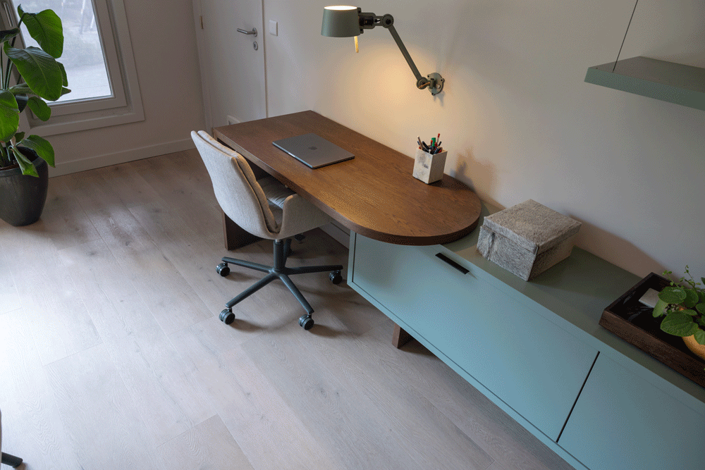 bureau---lowres-xs.gif