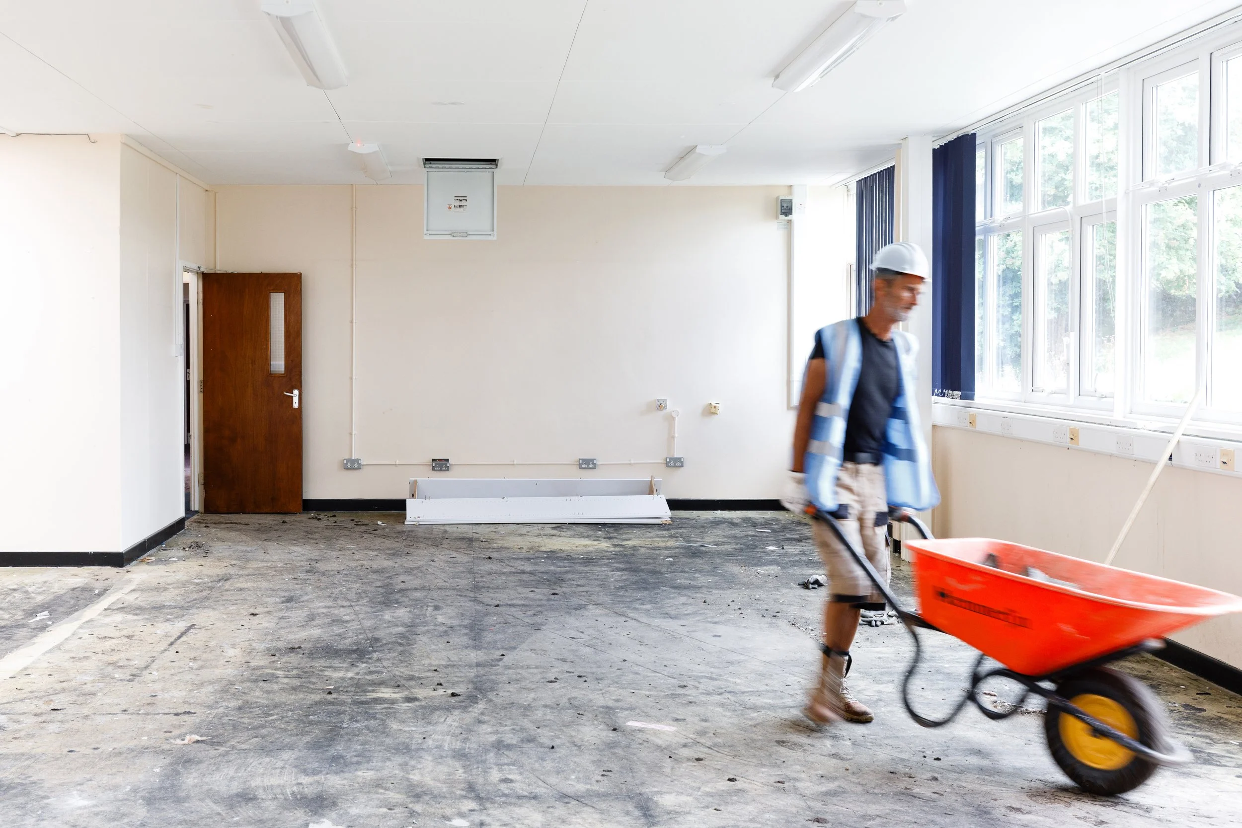 3V8A1640 hard hat .jpg