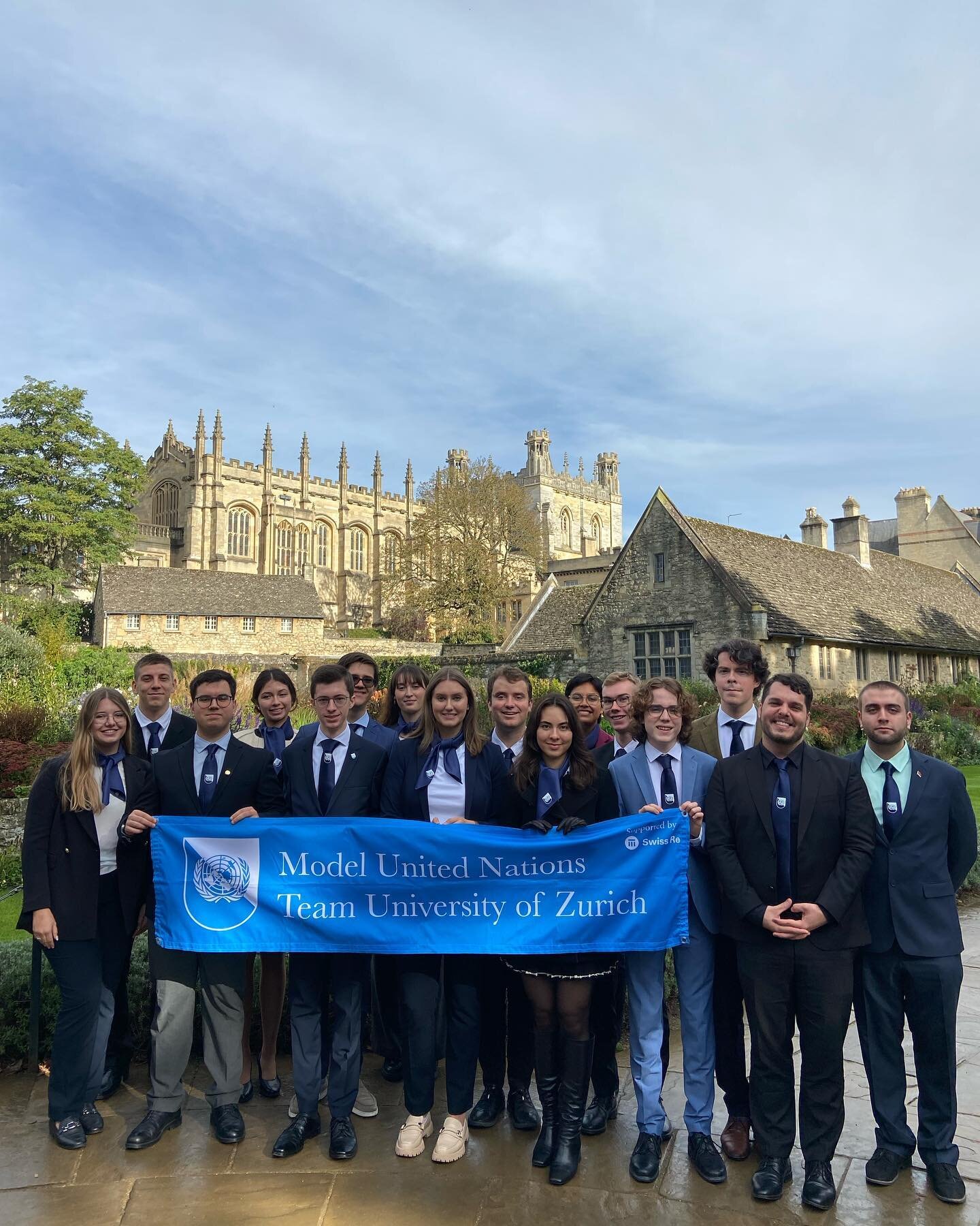 - OxIMUN 2023 Recap-

From 27th to 29th of October, MUN Team UZH had the pleasure of attending a conference organized by Oxford International Model United Nations.

During the Opening Ceremony, we heard speeches from The Lord Hannay of Chiswick, the 