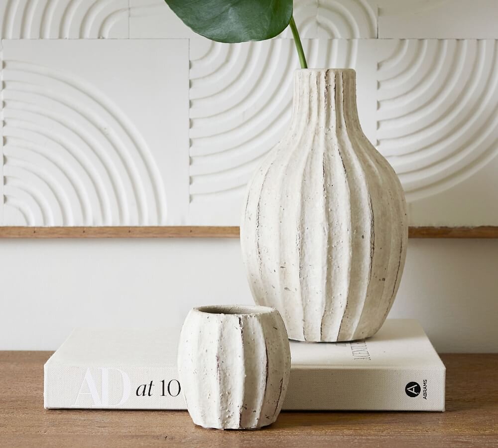 artisan-hand-painted-terra-cotta-bud-vases-set-of-2-z.jpeg