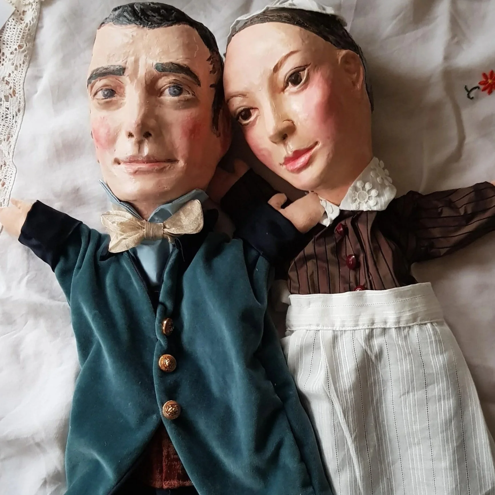 Bridgerton-Netflix 
Period costume  doll hand puppets