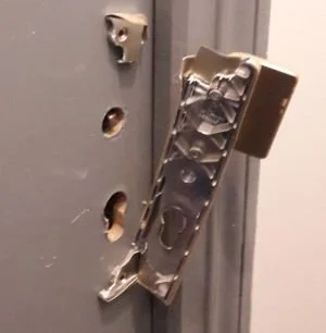 Réparation de portes endommagées