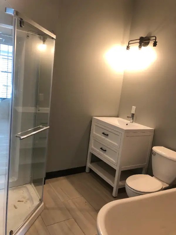 Bathroom 2.jpg