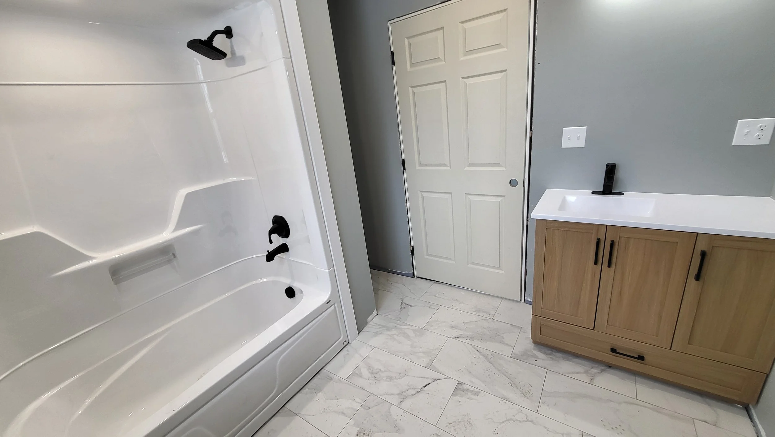 2nd fl washroom 2.jpg