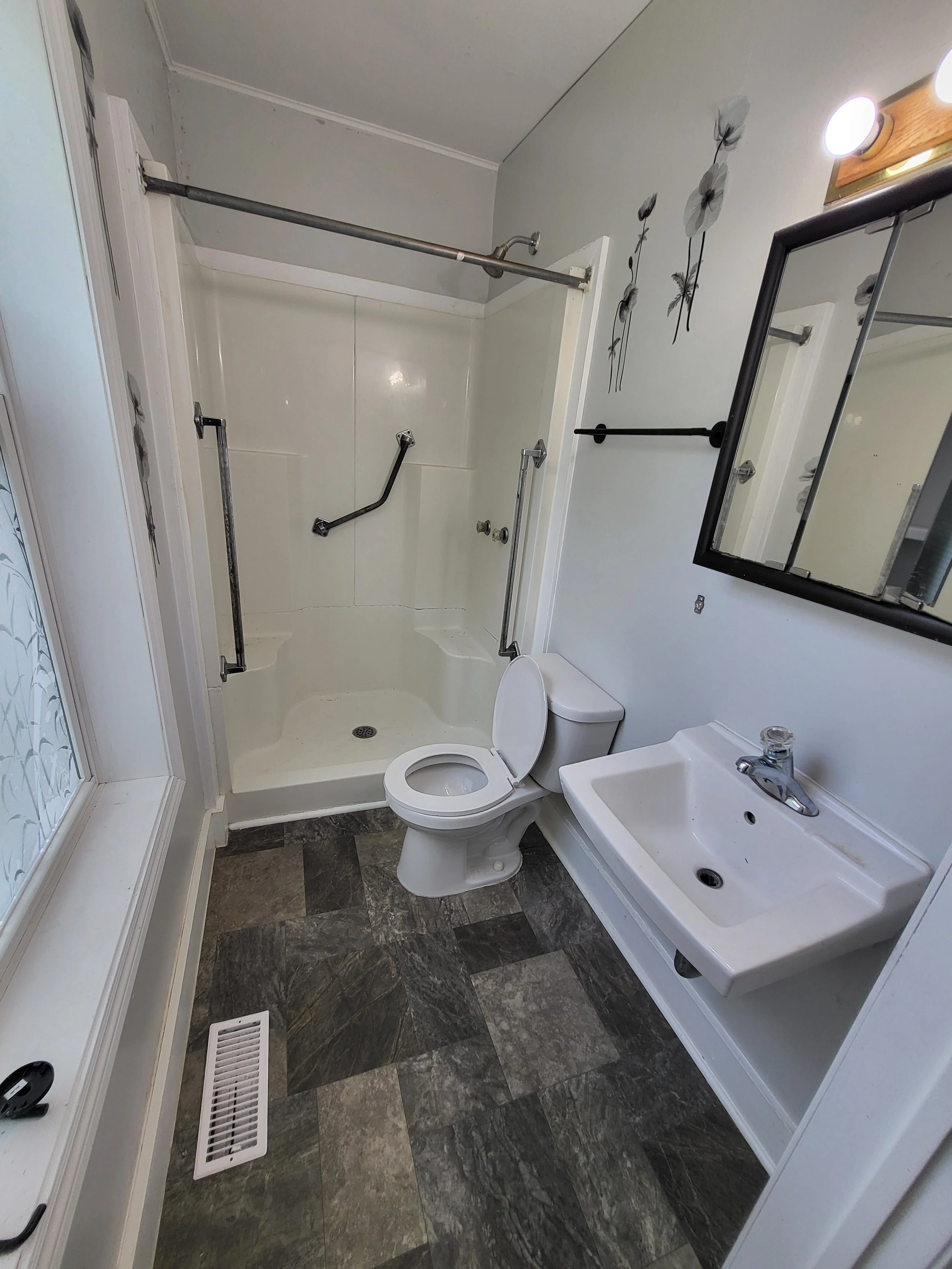 8- 1st Floor bathroom.jpg
