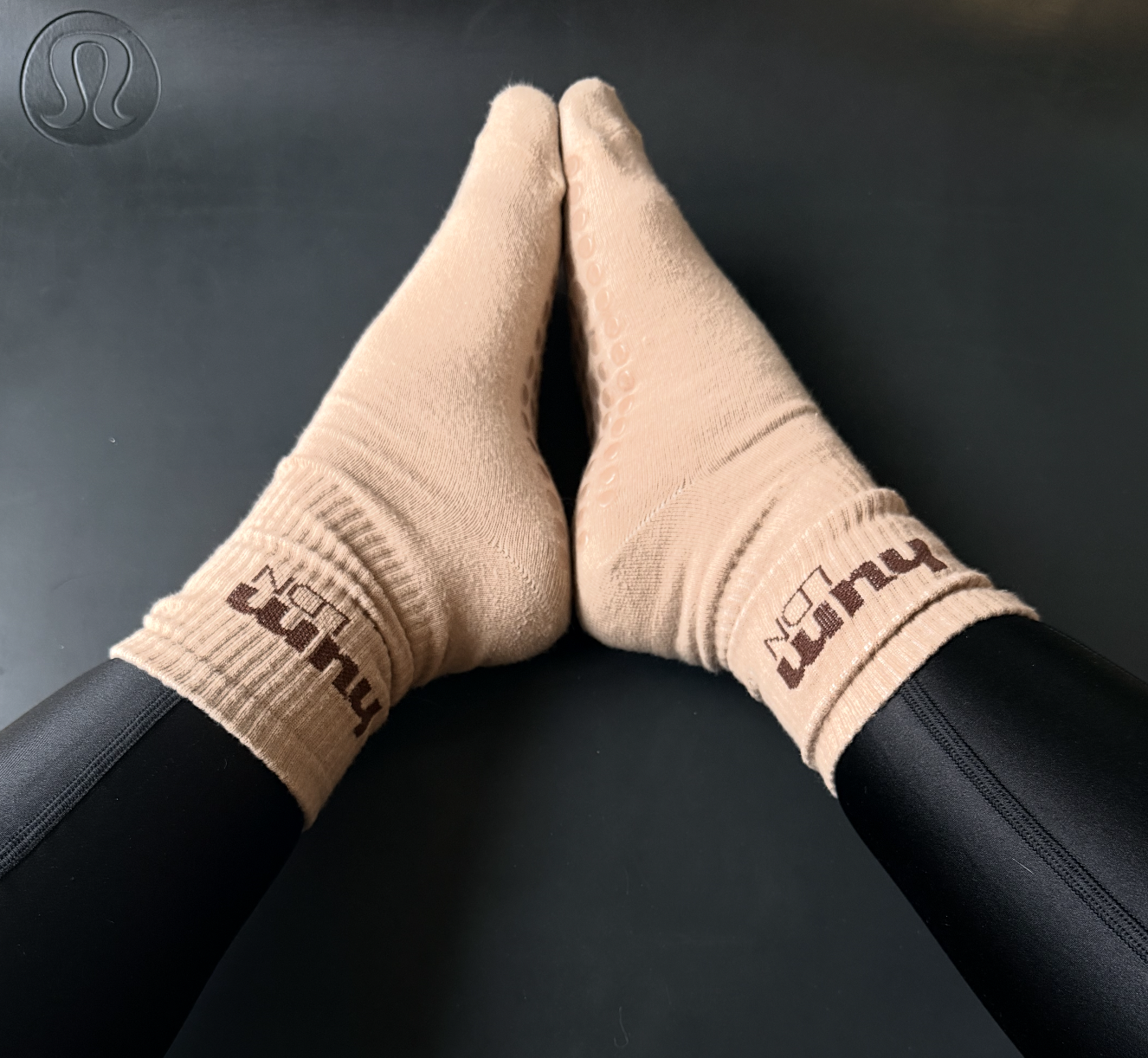 humLDN Grippy Socks - cappuccino colour