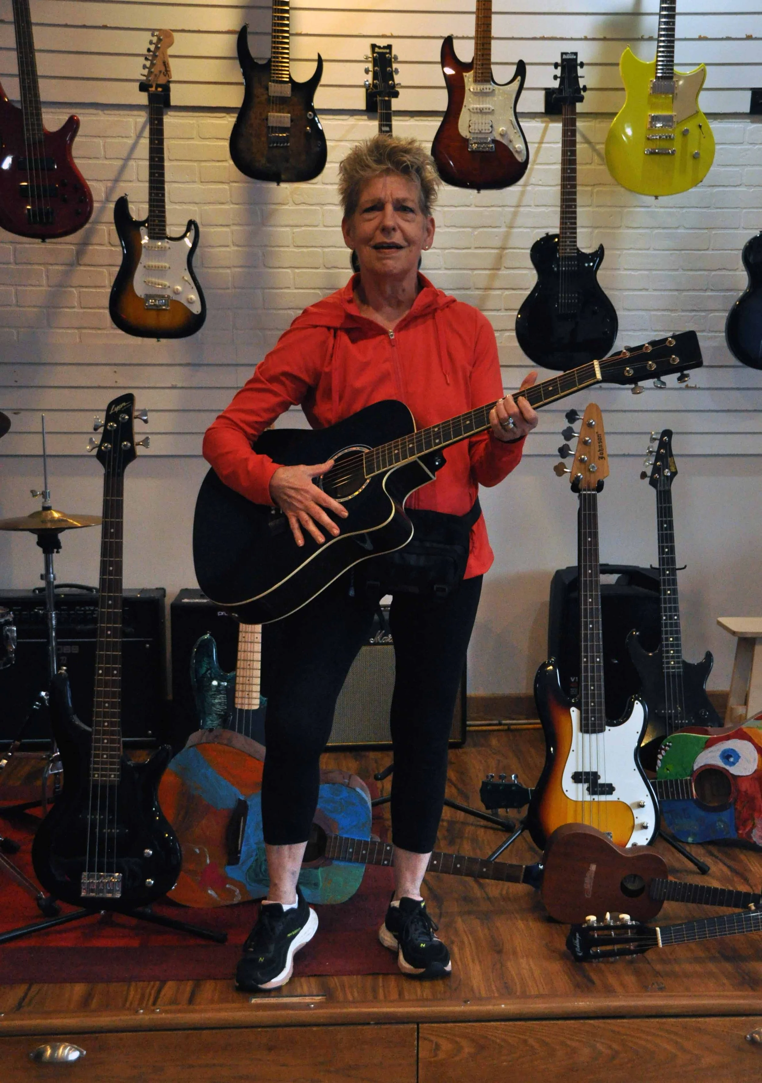 RosemaryHockingSanzariGuitar.jpg