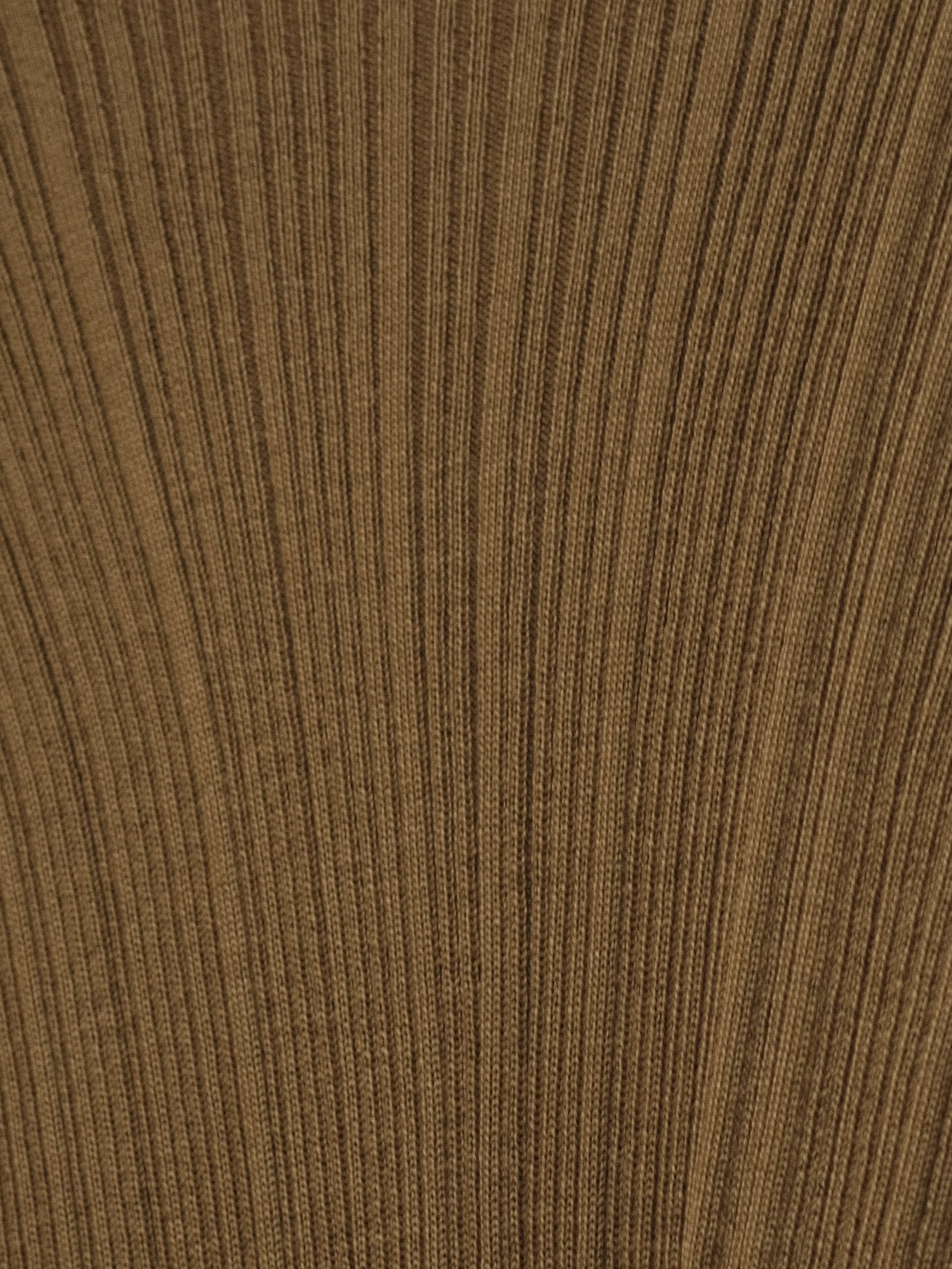 Turtleneck_2_Ed2627_CloseUp_Ocker.jpg