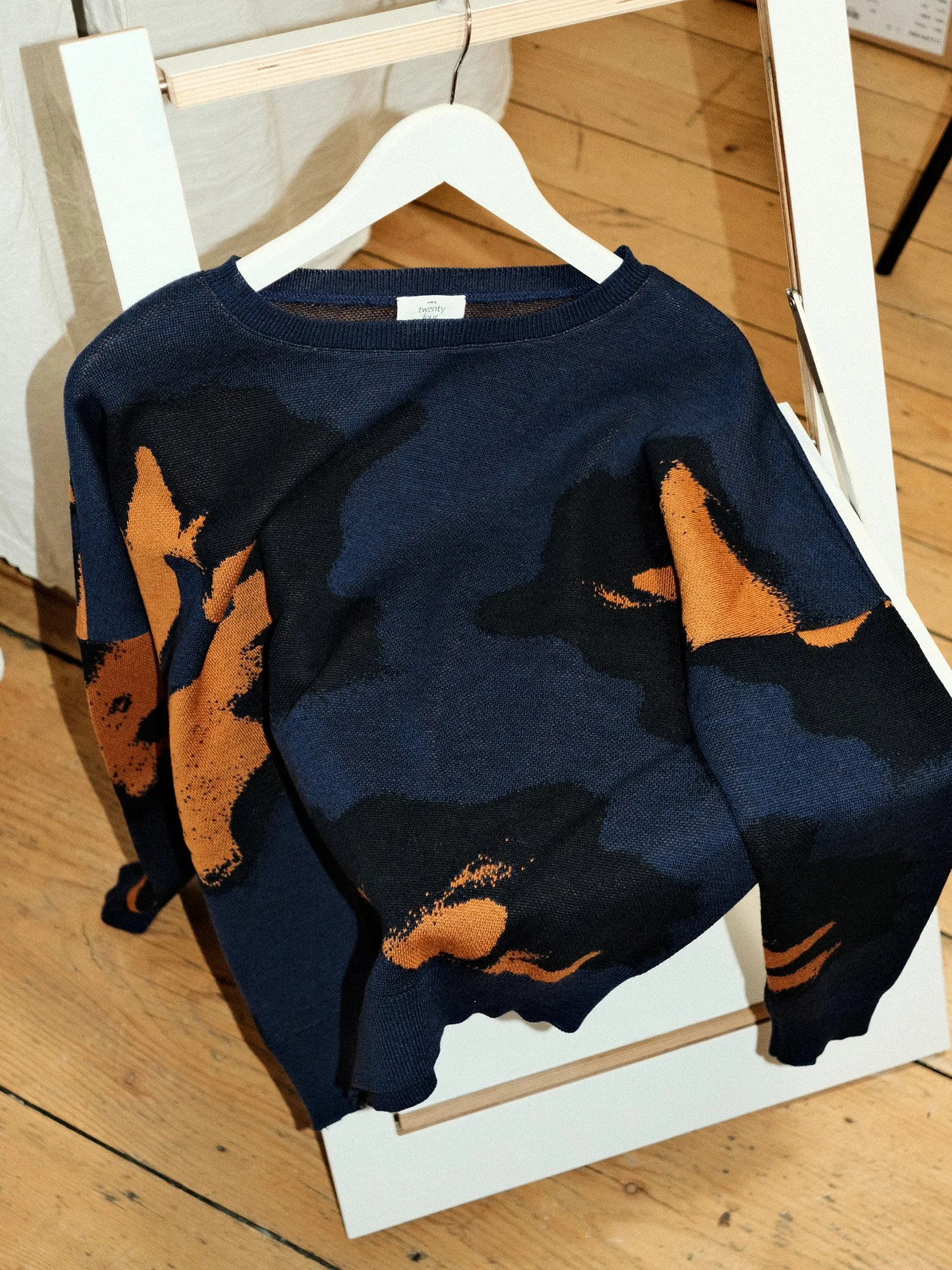 Pullover_4_WinterFlowers_6.jpg