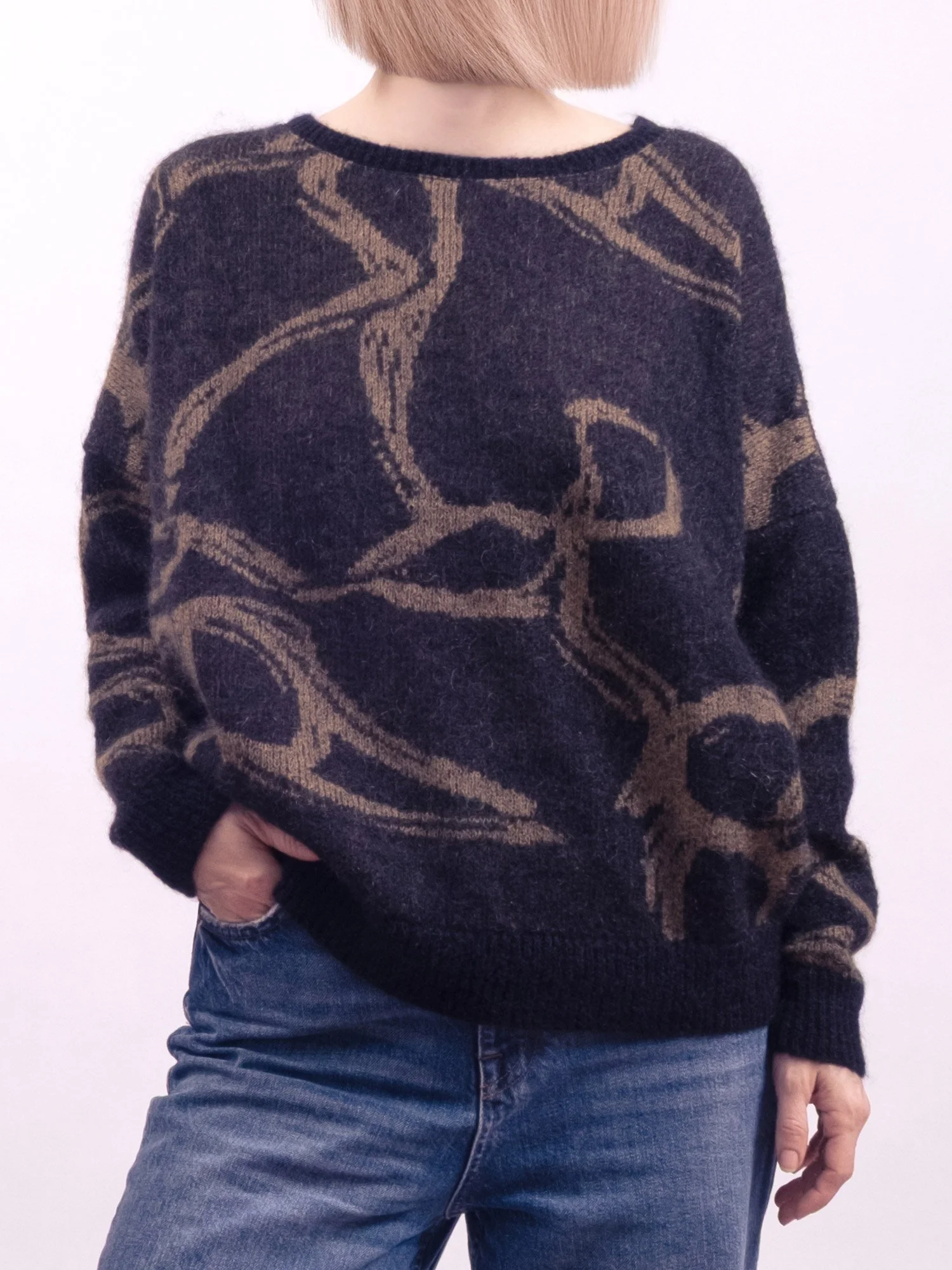 Pullover_4_WinterVeins_3.jpg