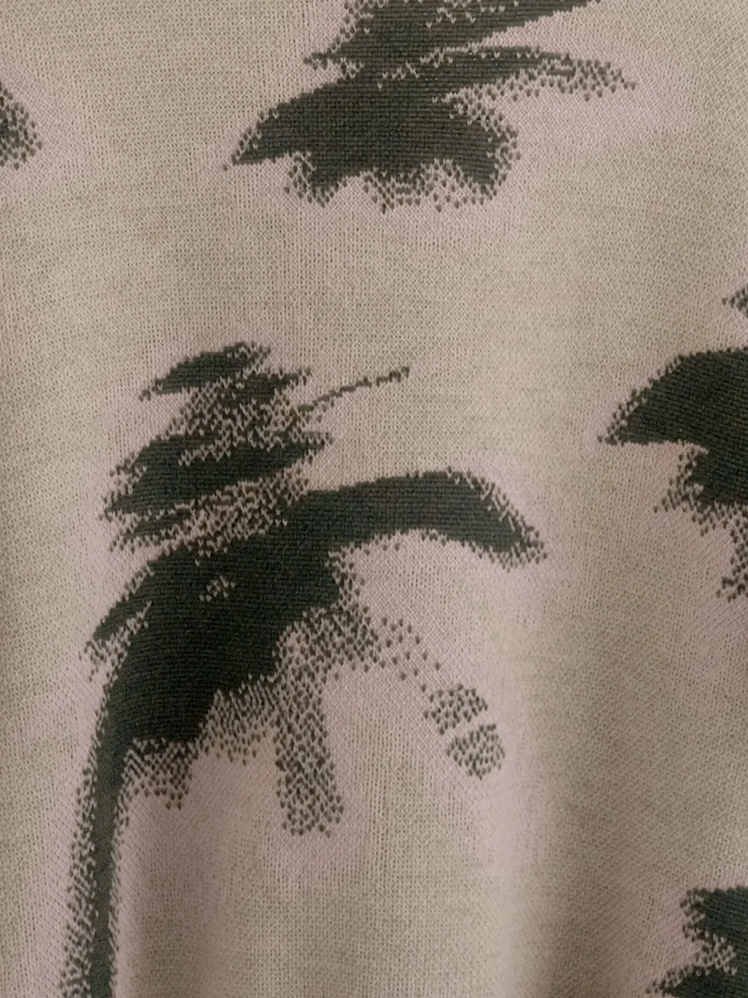Pullover_4_CloseUp_4.jpg