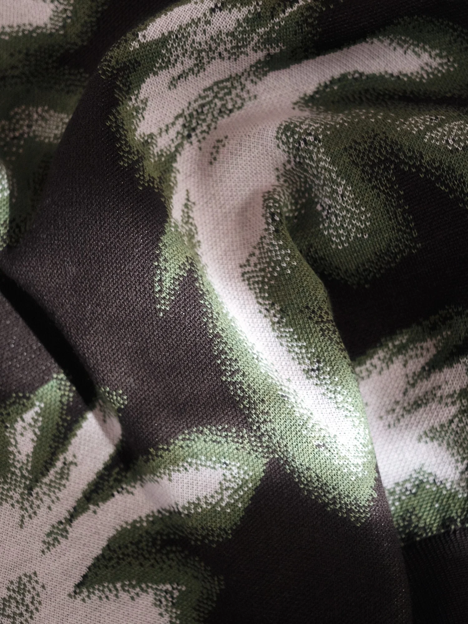 Pullover_4_CloseUp_3.jpg