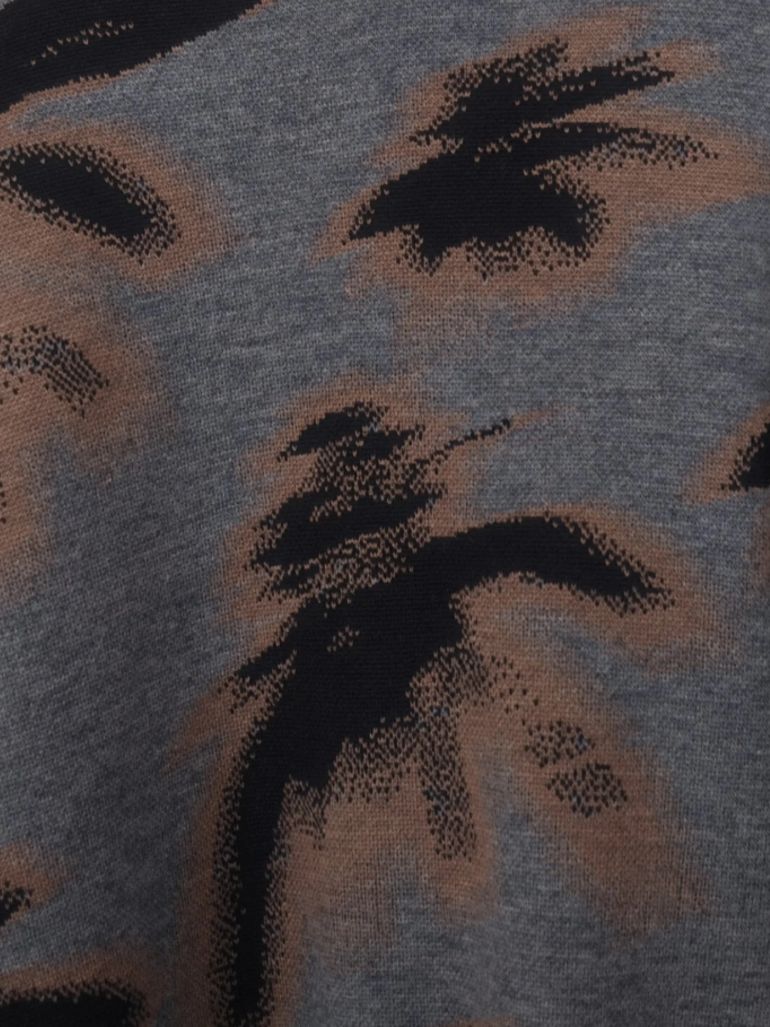 Pullover_4_CloseUp_1.jpg