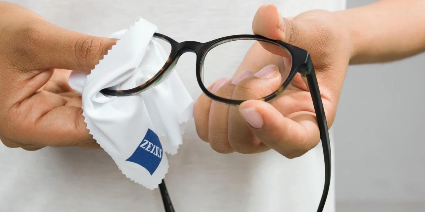 Why Glasses Get Dirty Quickly: Common Causes and Solutions