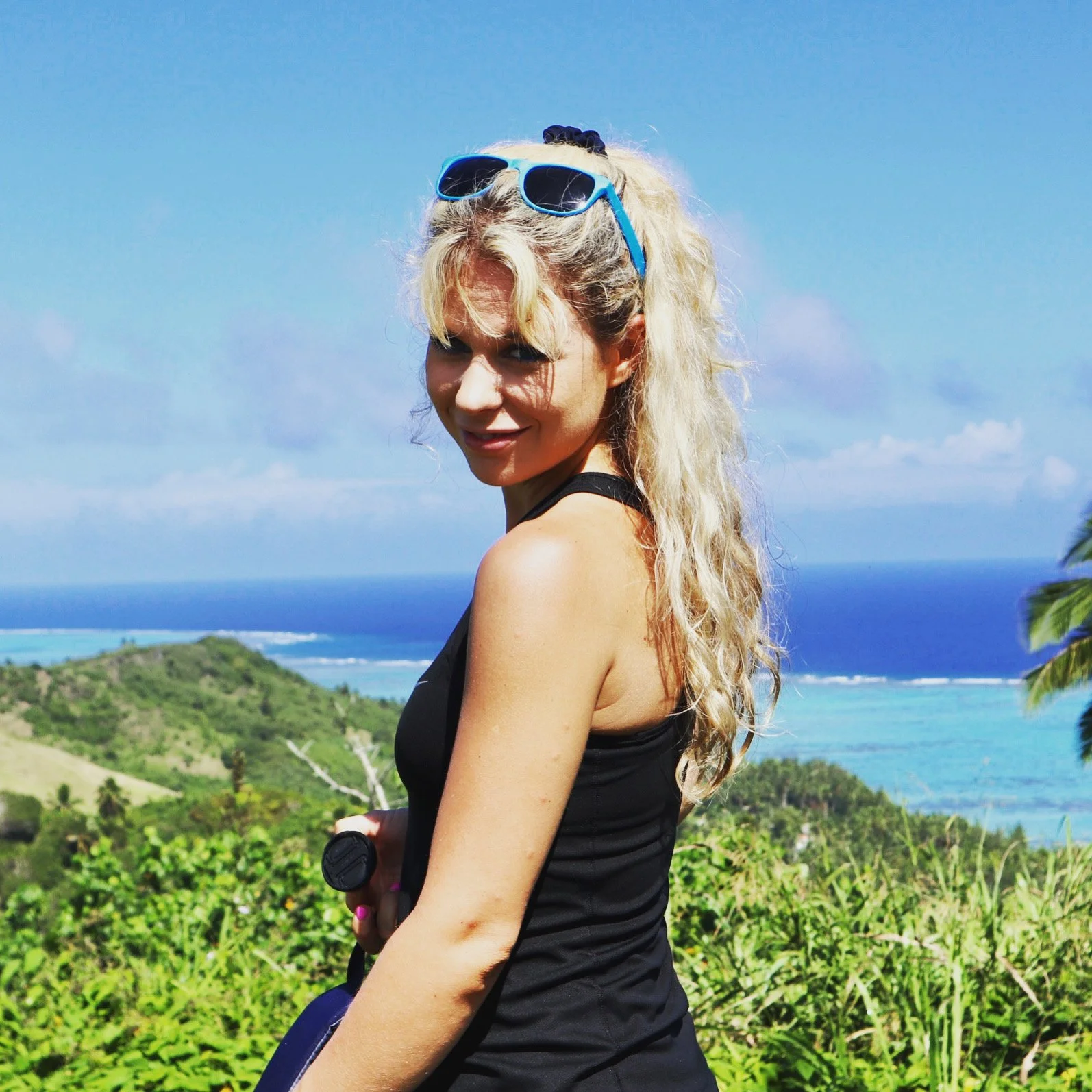 Photo-of-Hannah-Nicholls-in-the-Cook-Islands