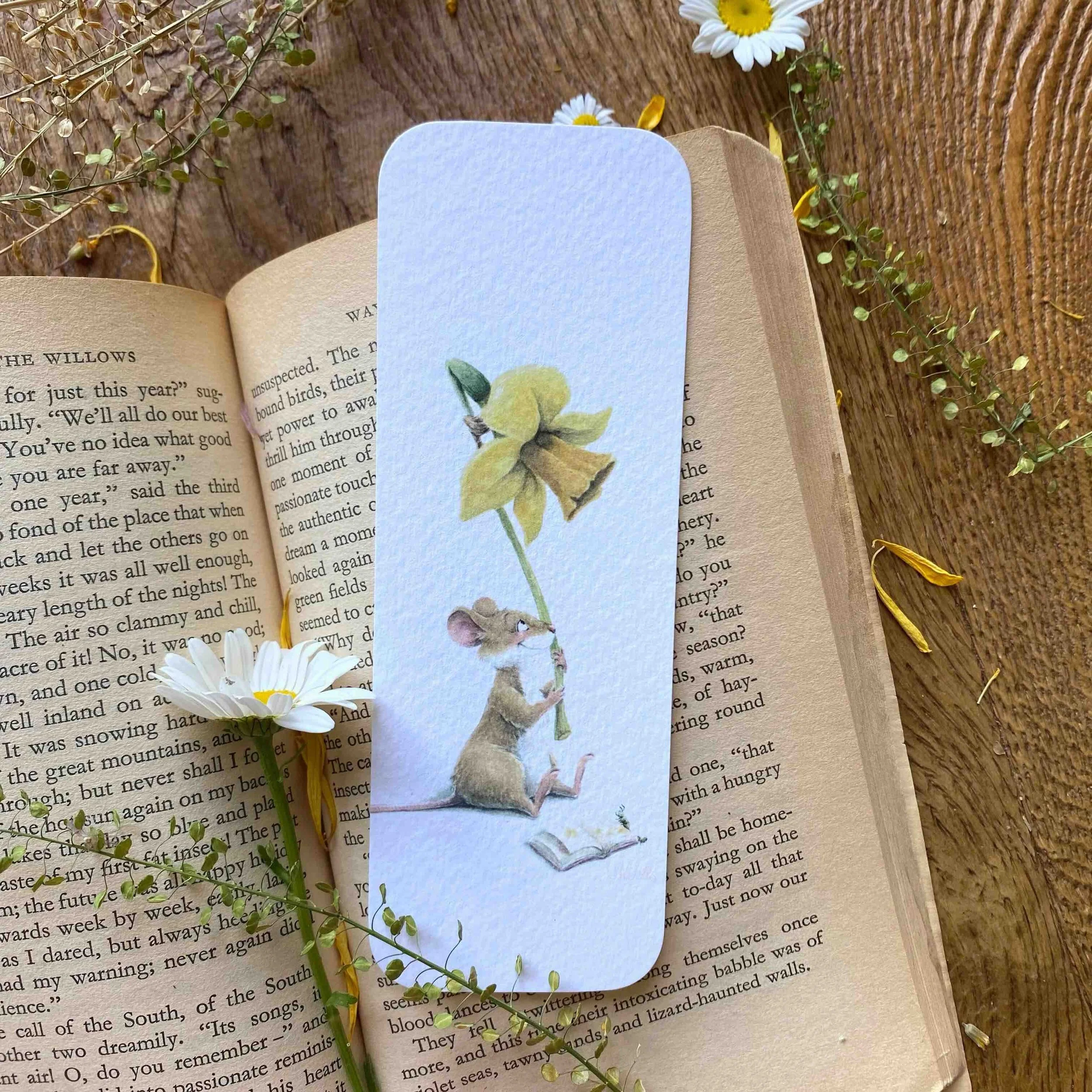 mouse-daffodil-bookmark-book.jpeg
