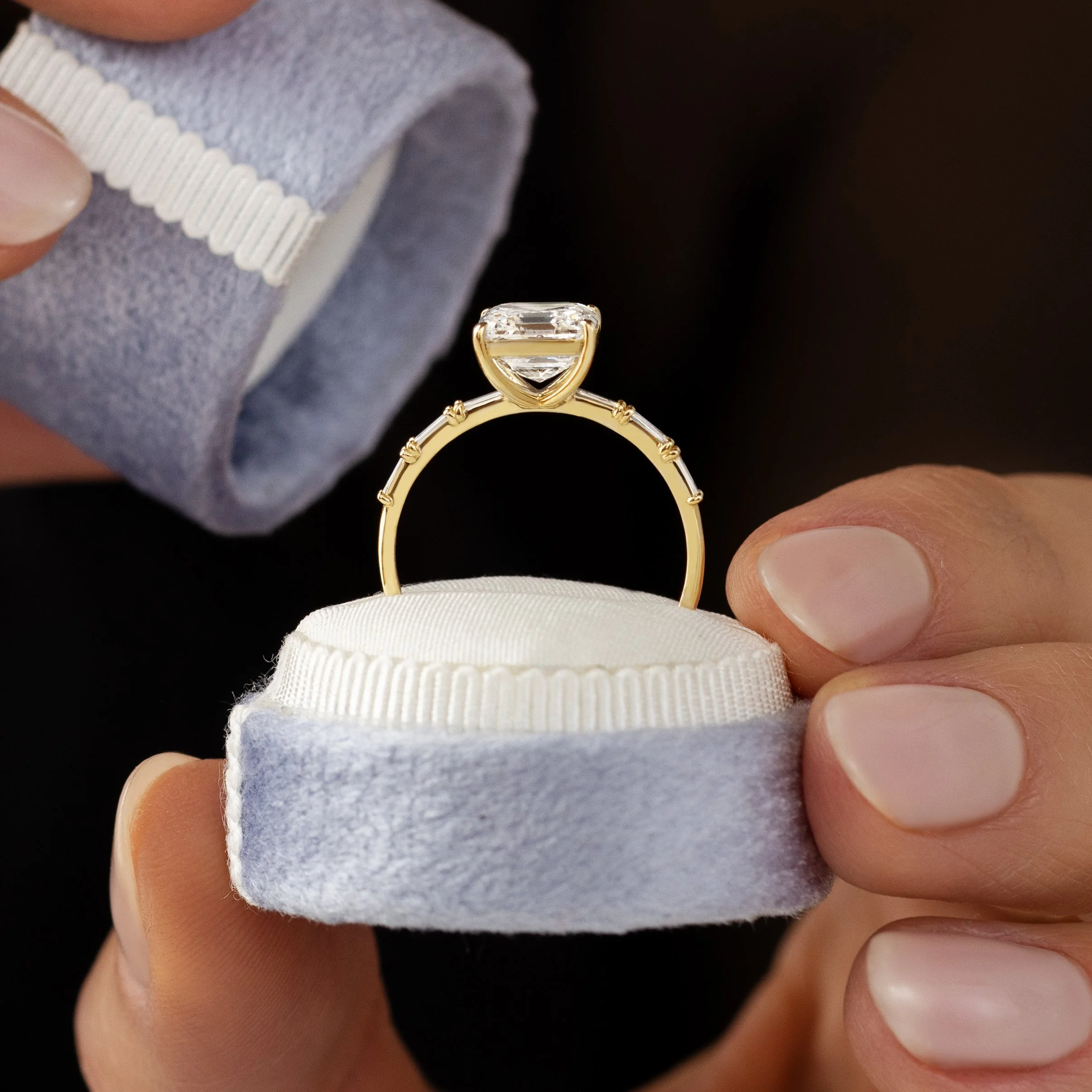 2022_12_Model_WO40245_2_12ct_Asscher_Fluency_Ring_YG(7).jpg