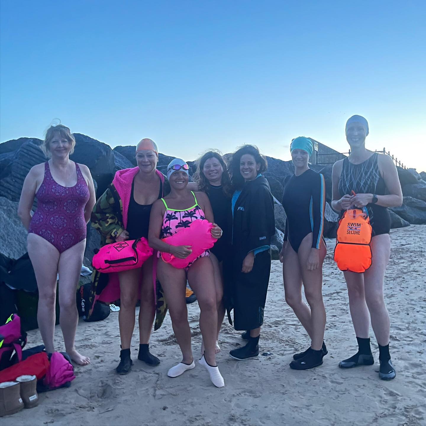 Sea swimming is fun, social and so great for your well-being. 

The Sandgate Seabirds had a fantastic night swim with @justinesolomons who&rsquo;s swimming her channel relay hopefully next week🤞 @phvi_channelswim2021.

Taking up sea swimming is one 