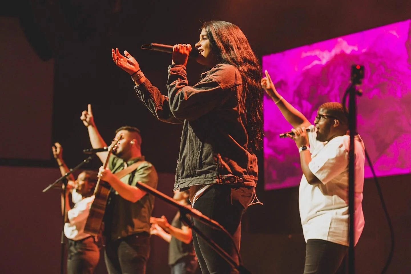 #SundayHighlights 📸
“Discipline is the bridge between who we are and who we want to become!” — #AwakenSVL Campus Pastor, Lucas Denson @lucas.denson
The discipline of our time. The discipline of our emotions. The discipline of o