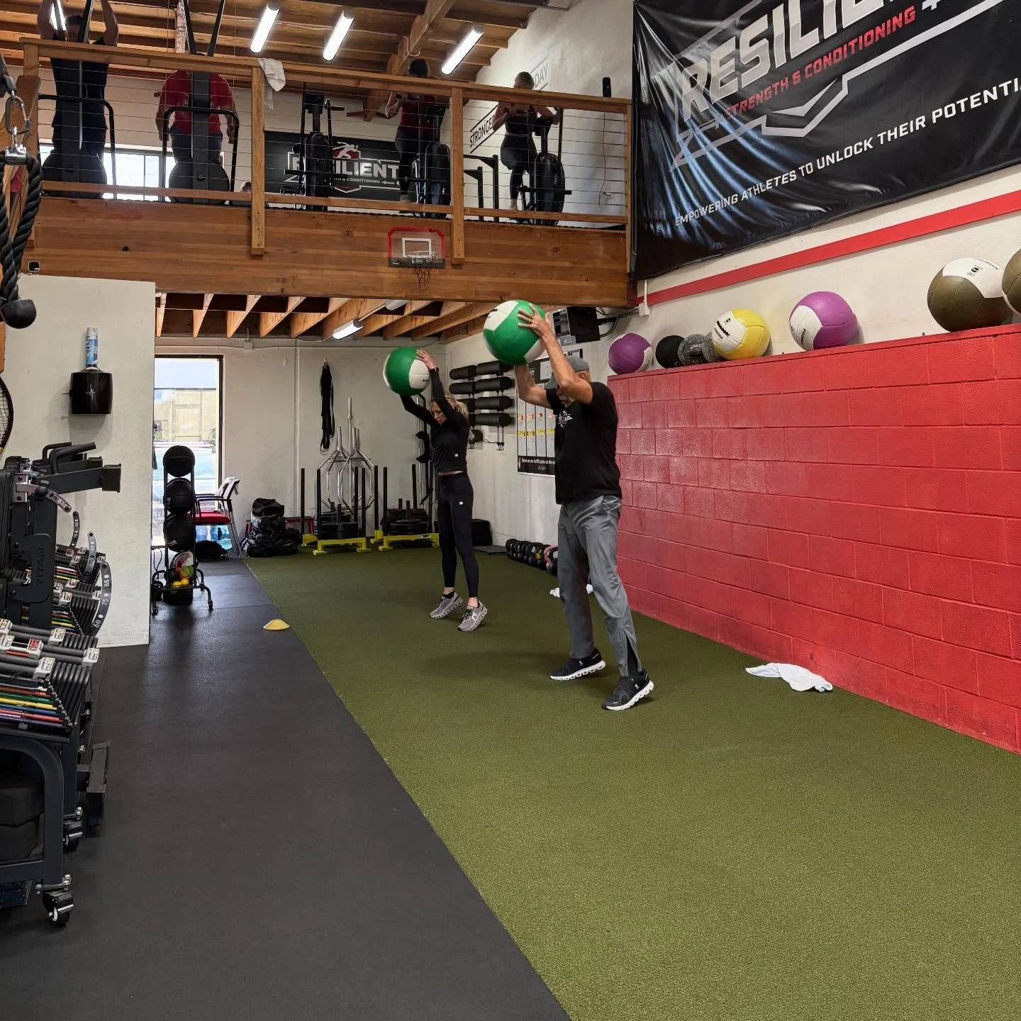 ⭐️Community⭐️ We love our Resilient members both at our gym &amp; at @taylormadegolf! It is our pleasure to not only provide a strength &amp; conditioning program that helps you be your strongest self but to also provide a setting where you feel comf
