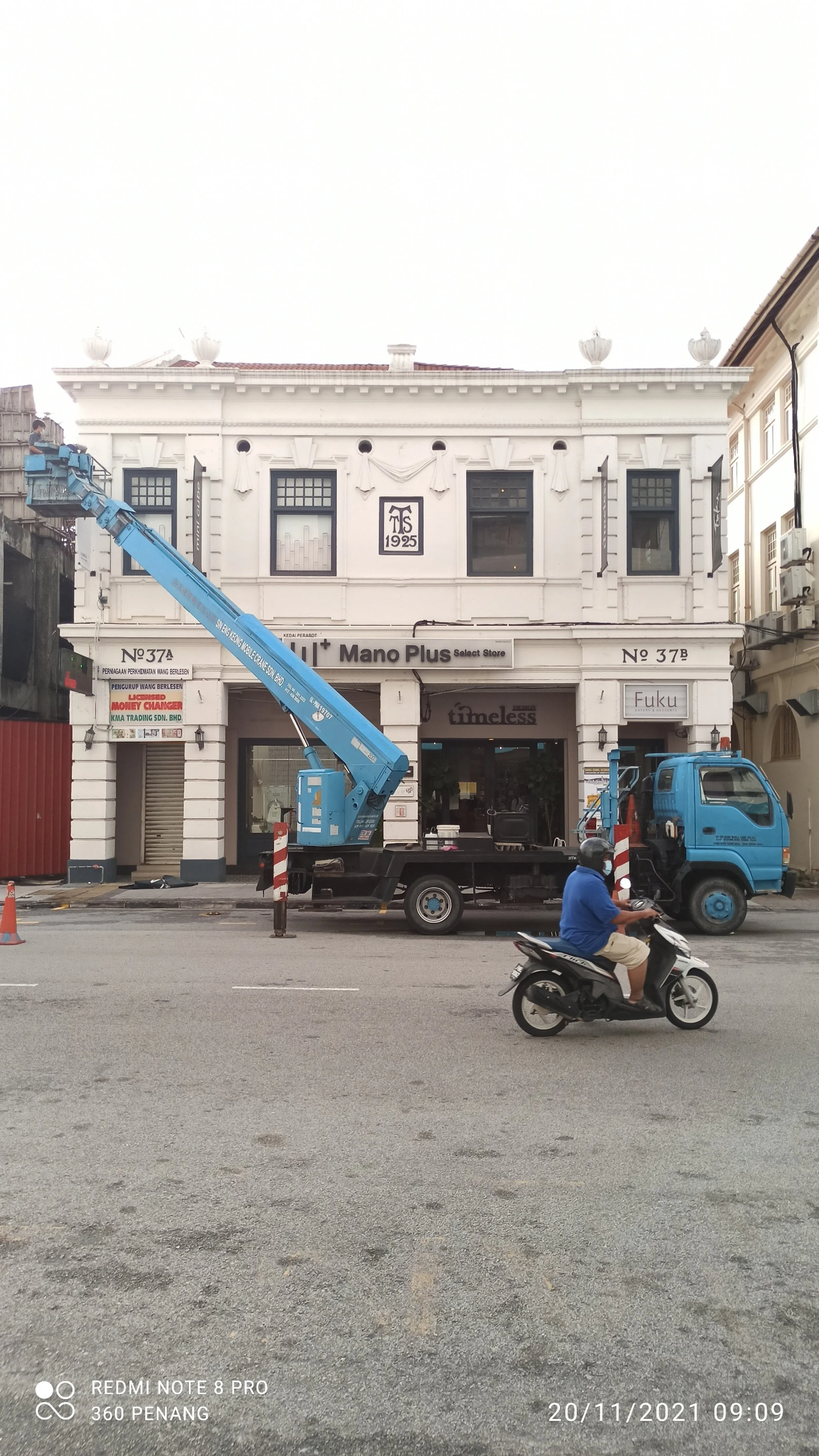 Timeless furniture shop