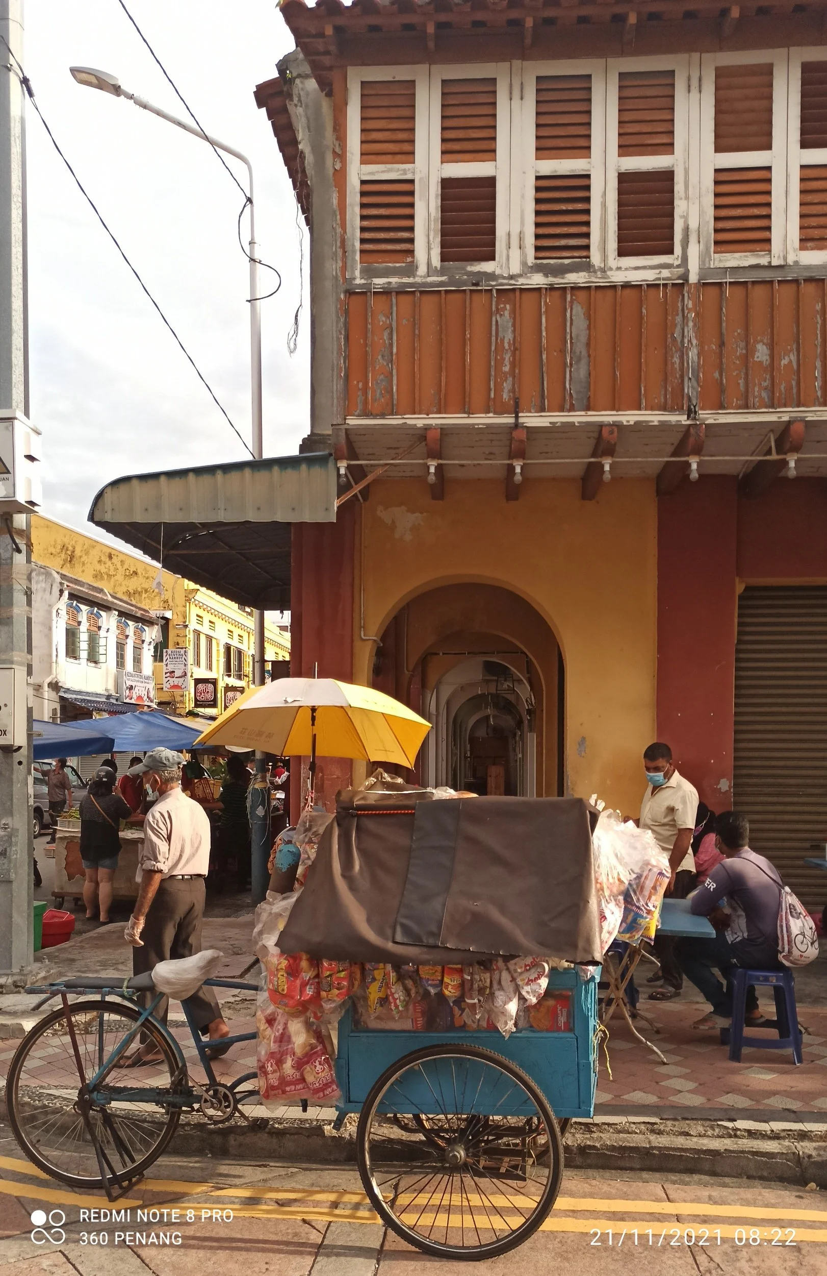 Bread seller's trishaw - a throwback to 1970s