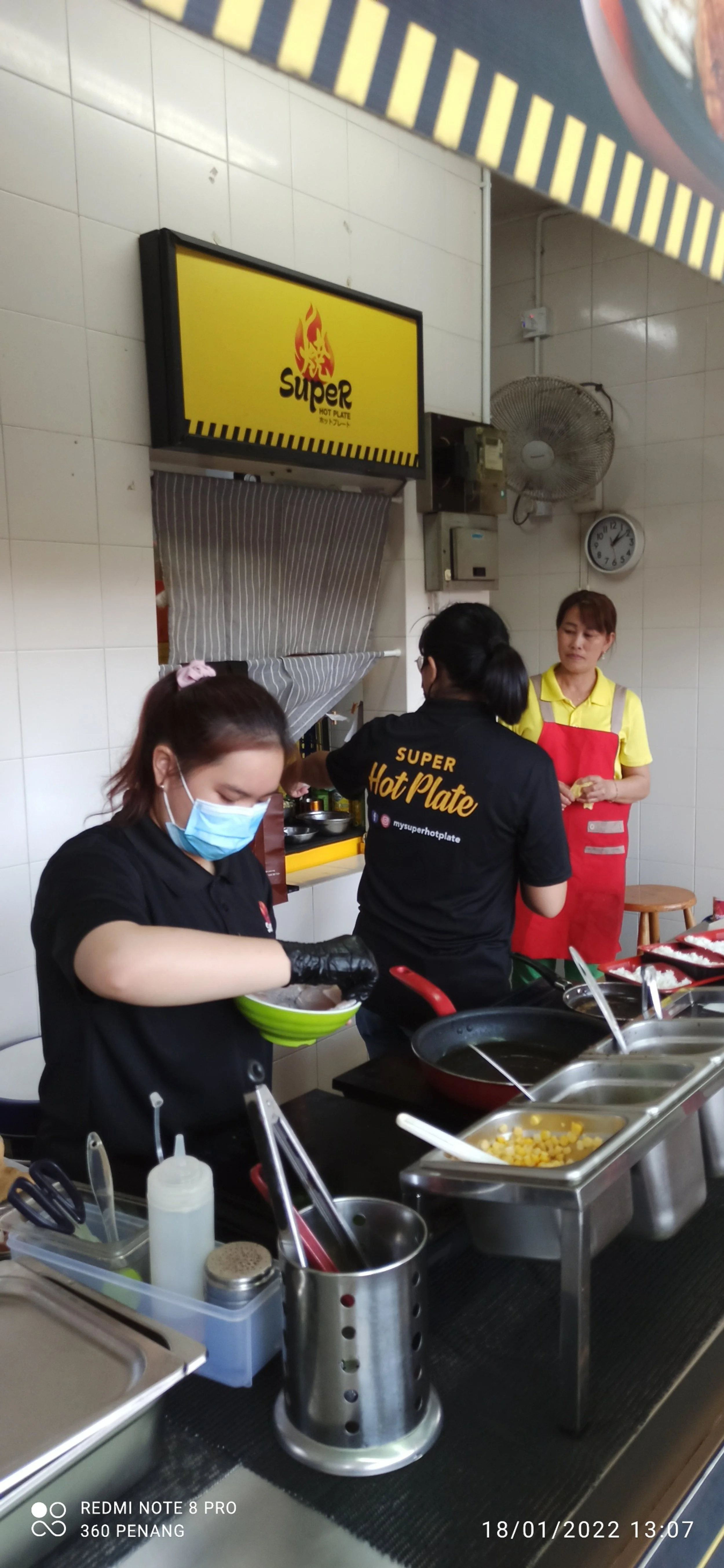 Sizzling hot plates stall